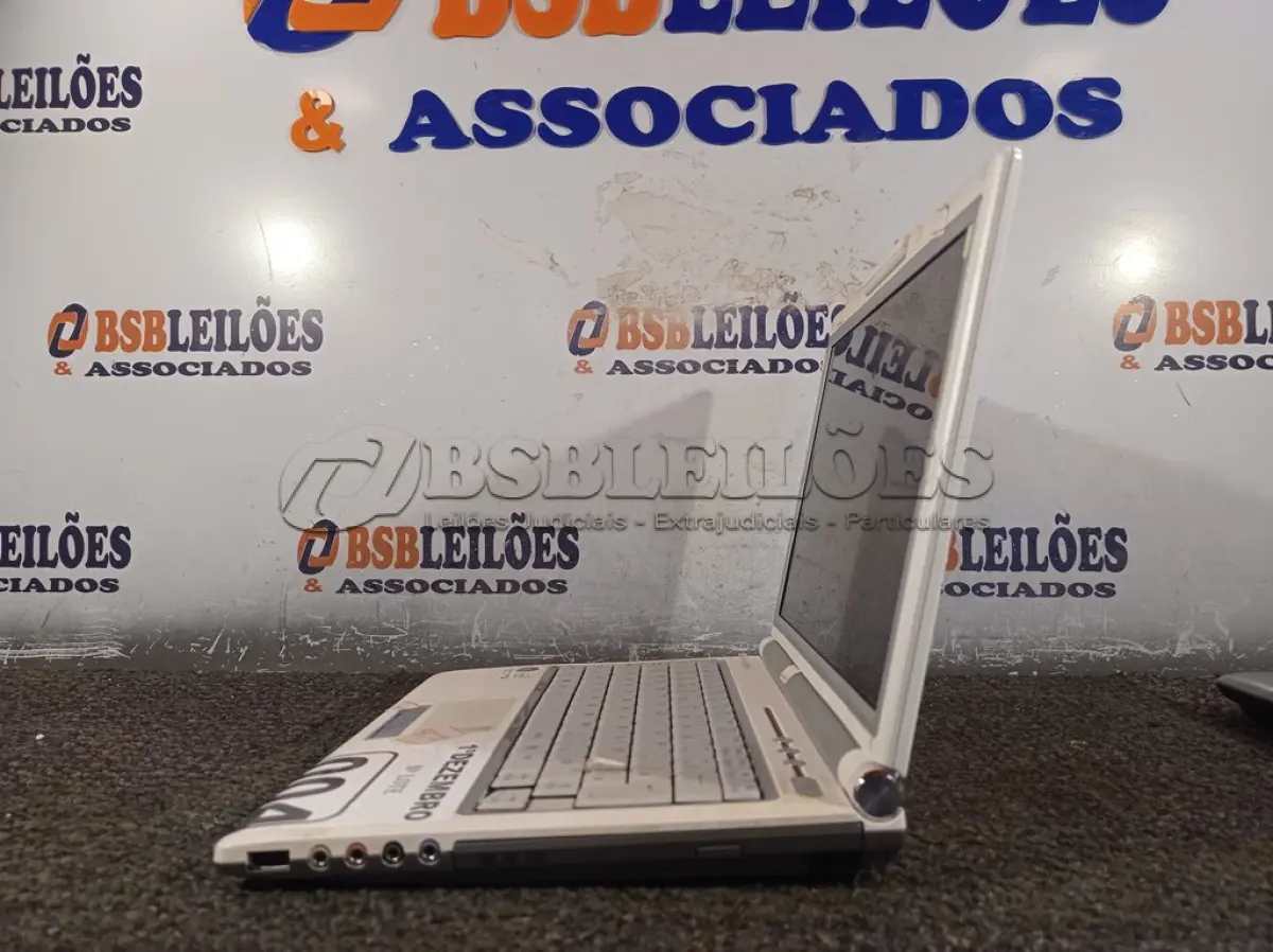 LOTE 004 - 01 NOTEBOOK MARCA POSITIVO. (NO ESTADO) ATENÇÃO! FAZER A VISITAÇÃO ANTES DE ARREMATAR, NÃO SABEMOS SE FUNCIONA. LEILÃO NÃO TEM GARANTIA E NEM DEVOLUÇÃO, SUJEITO A POSSÍVEIS AVARIAS VISÍVEIS/OCULTAS E/OU AUSÊNCIA DE COMPONENTES.