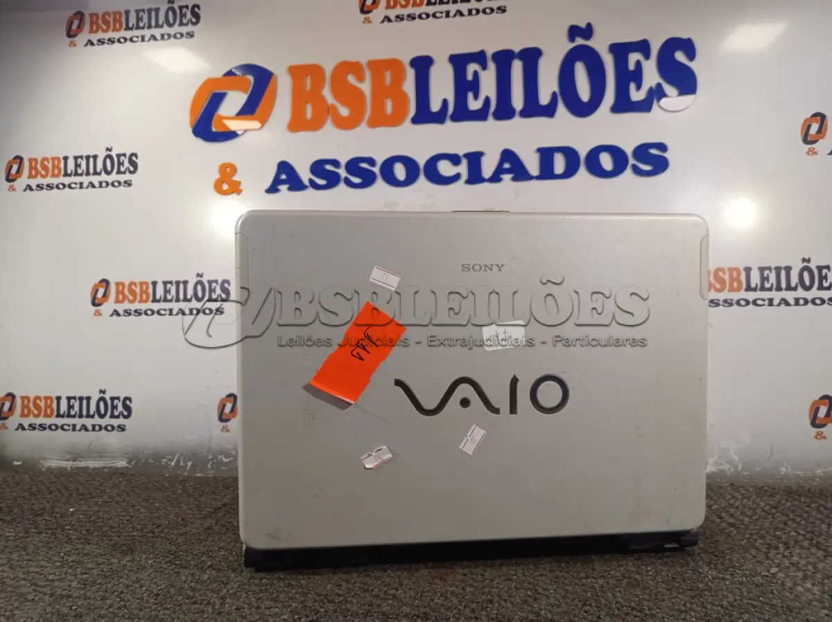 LOTE 008 - 01 NOTEBOOK MARCA SONY. (NO ESTADO) ATENÇÃO! FAZER A VISITAÇÃO ANTES DE ARREMATAR, NÃO SABEMOS SE FUNCIONA. LEILÃO NÃO TEM GARANTIA E NEM DEVOLUÇÃO, SUJEITO A POSSÍVEIS AVARIAS VISÍVEIS/OCULTAS E/OU AUSÊNCIA DE COMPONENTES.