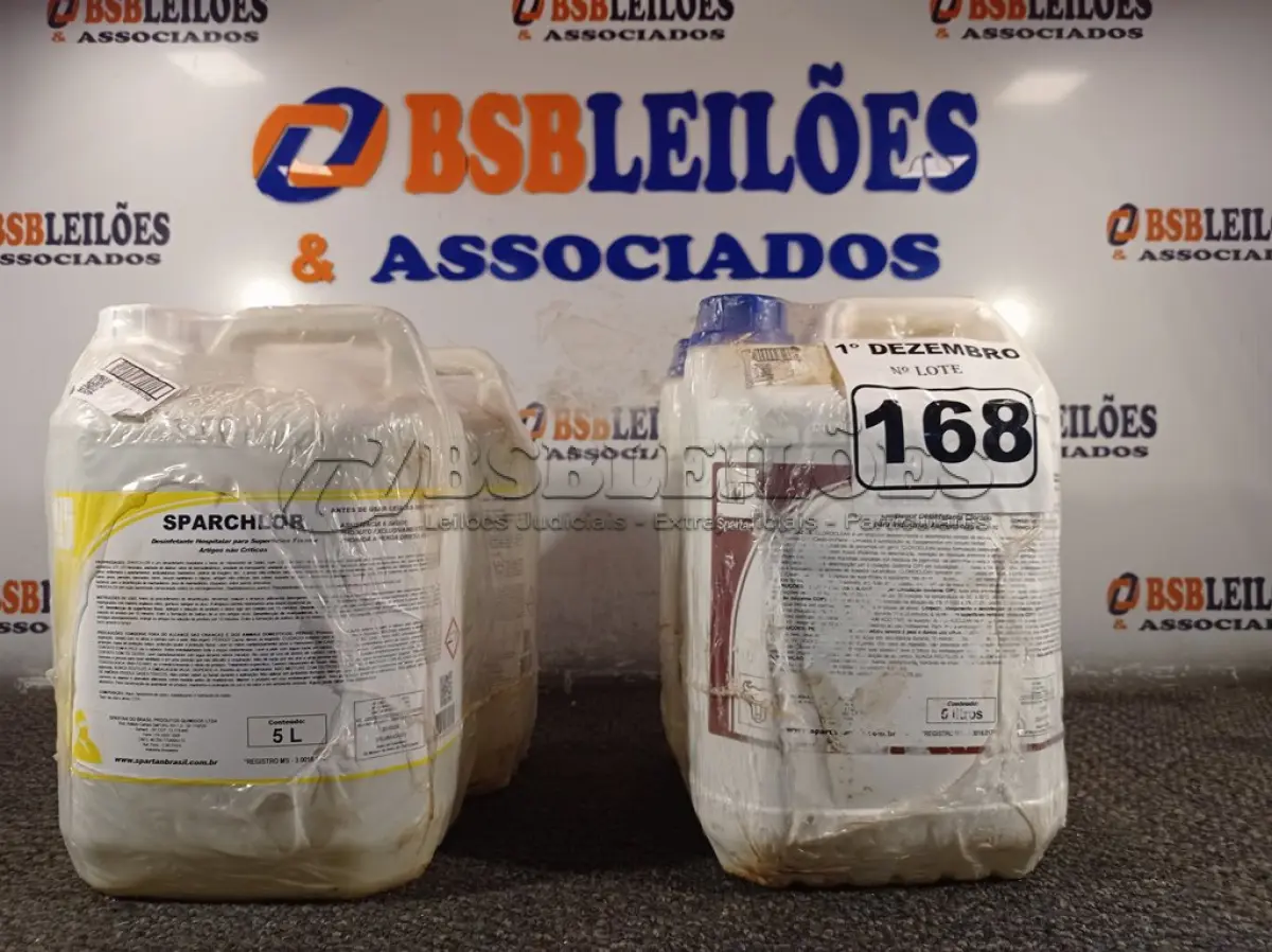 LOTE 168 - 10 LITROS DE CLOROCLEAN, LIMPADOR DESINFETANTE CLORADO PARA INDÚSTRIAS ALIMENTÍCIAS E AFINS E 10 LITROS DE DESINFETANTE HOSPITALAR PARA SUPERFÍCIES FIXAS E ARTIGOS NÃO CRÍTICOS. (NO ESTADO) ATENÇÃO! FAZER A VISITAÇÃO ANTES DE ARREMATAR, NÃO SABEMOS SE FUNCIONA. LEILÃO NÃO TEM GARANTIA E NEM DEVOLUÇÃO, SUJEITO A POSSÍVEIS AVARIAS VISÍVEIS/OCULTAS E/OU AUSÊNCIA DE COMPONENTES.