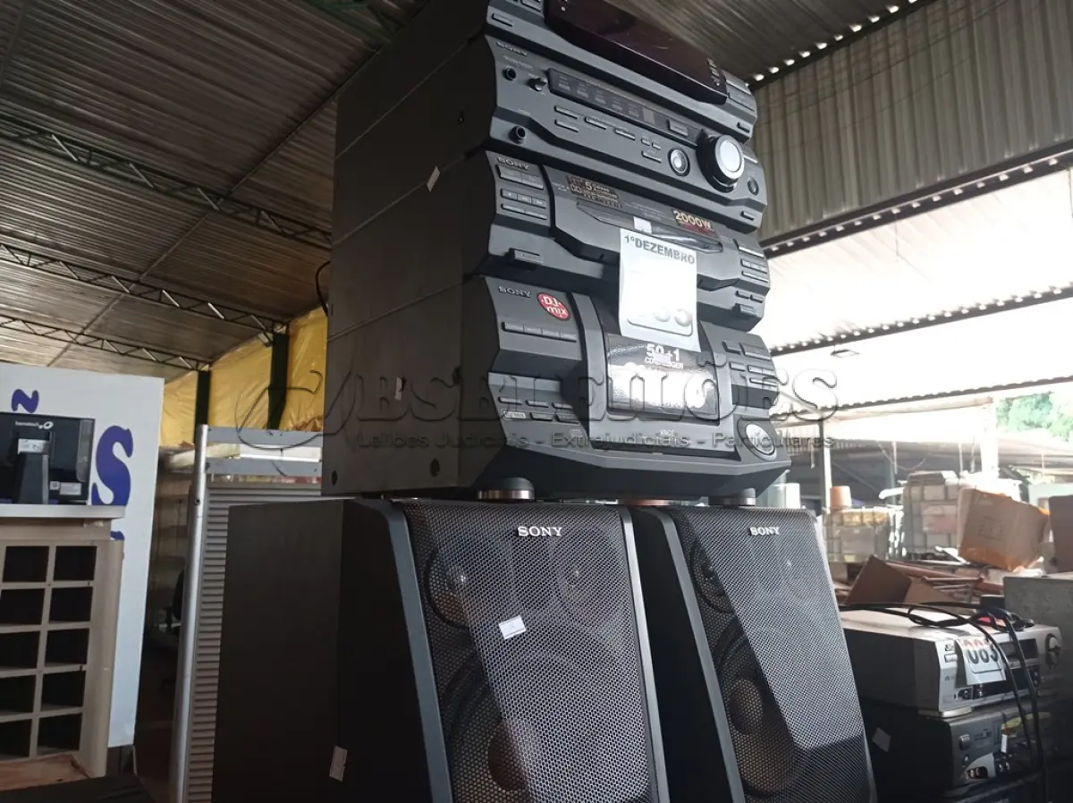 LOTE 085 - 01 APARELHO DE SOM 3X1 MARCA SONY. (NO ESTADO) ATENÇÃO! FAZER A VISITAÇÃO ANTES DE ARREMATAR, NÃO SABEMOS SE FUNCIONA. LEILÃO NÃO TEM GARANTIA E NEM DEVOLUÇÃO, SUJEITO A POSSÍVEIS AVARIAS VISÍVEIS/OCULTAS E/OU AUSÊNCIA DE COMPONENTES.