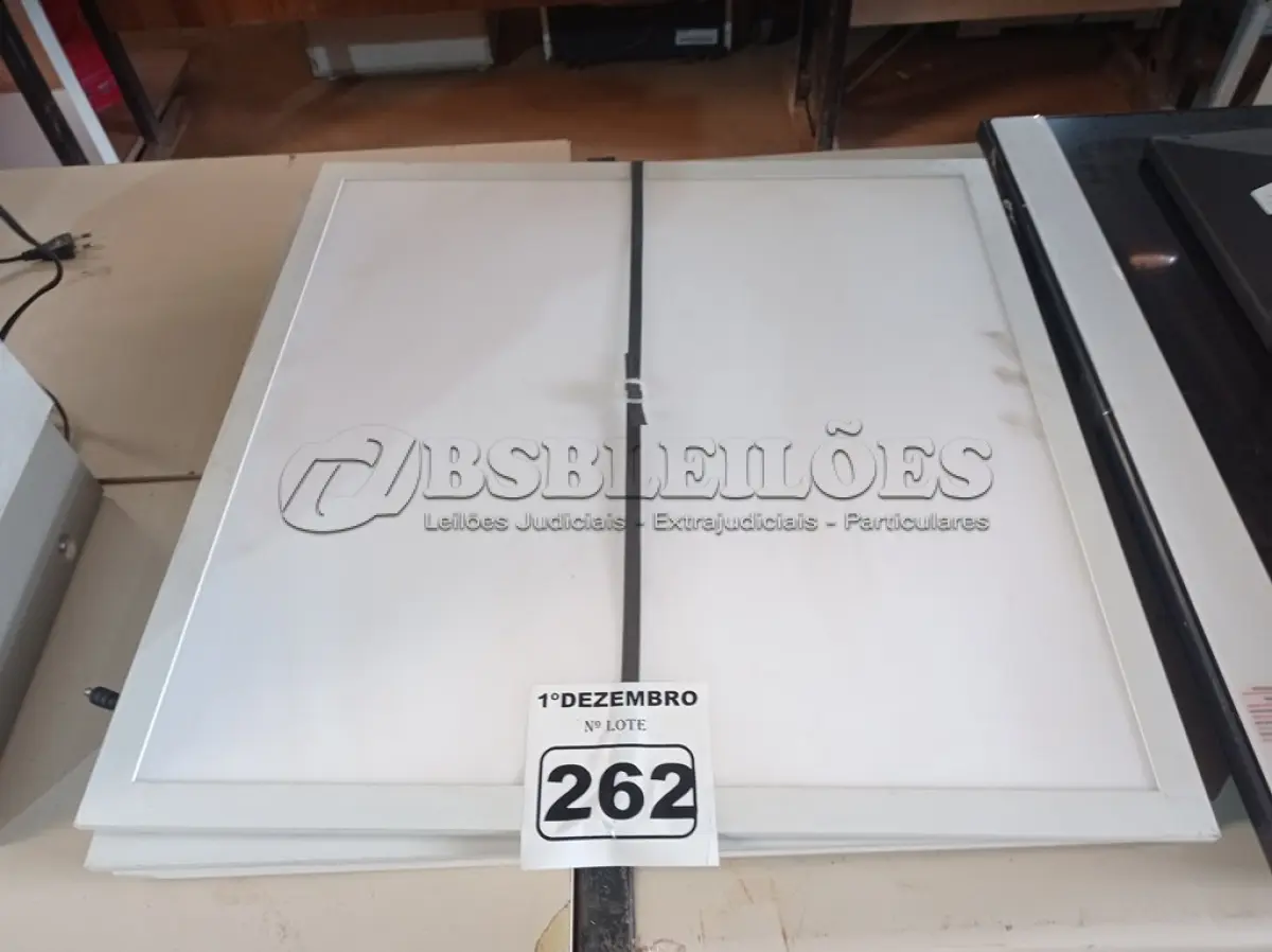 LOTE 262 - 04 PAINÉIS DE LED. (NO ESTADO) ATENÇÃO! FAZER A VISITAÇÃO ANTES DE ARREMATAR, NÃO SABEMOS SE FUNCIONA. LEILÃO NÃO TEM GARANTIA E NEM DEVOLUÇÃO, SUJEITO A POSSÍVEIS AVARIAS VISÍVEIS/OCULTAS E/OU AUSÊNCIA DE COMPONENTES.