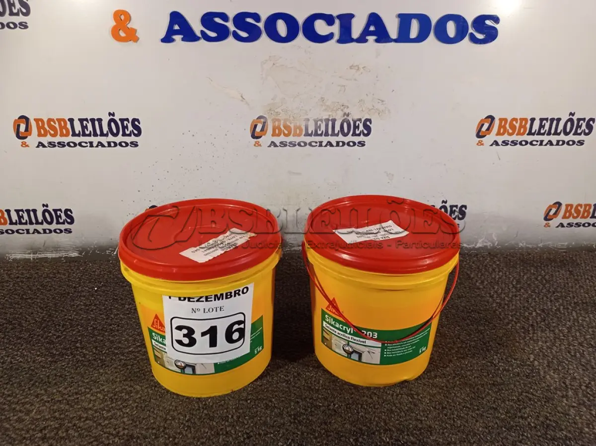 LOTE 316 - 02 BALDES DE SELANTE ACRÍLICO FLEXÍVEL SIKACRYL 203 5KG. (NO ESTADO) ATENÇÃO! FAZER A VISITAÇÃO ANTES DE ARREMATAR, NÃO SABEMOS SE FUNCIONA. LEILÃO NÃO TEM GARANTIA E NEM DEVOLUÇÃO, SUJEITO A POSSÍVEIS AVARIAS VISÍVEIS/OCULTAS E/OU AUSÊNCIA DE COMPONENTES.