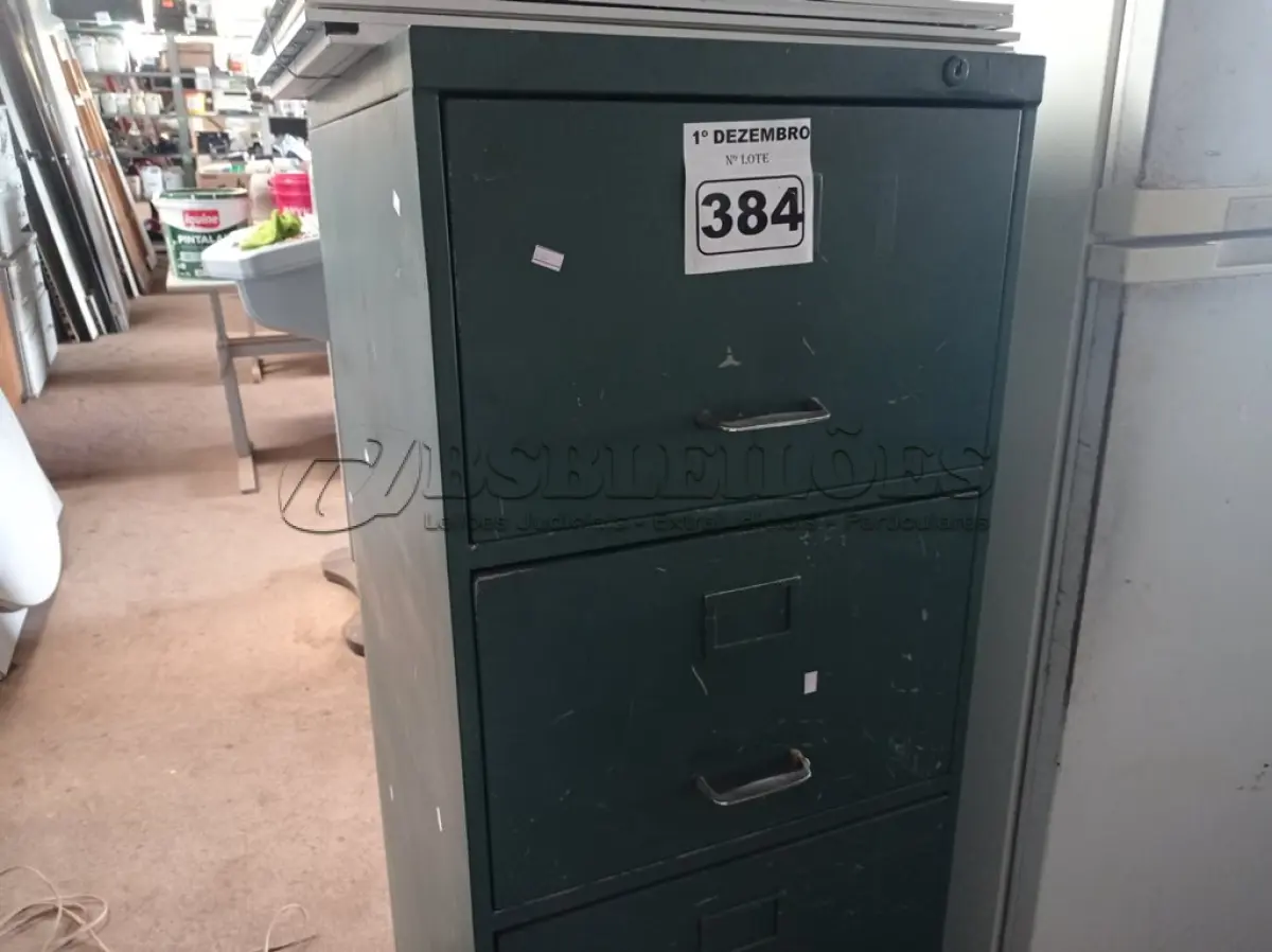 LOTE 384 - 01 ARQUIVO DE AÇO COM 04 GAVETAS. (NO ESTADO) ATENÇÃO! FAZER A VISITAÇÃO ANTES DE ARREMATAR, NÃO SABEMOS SE FUNCIONA. LEILÃO NÃO TEM GARANTIA E NEM DEVOLUÇÃO, SUJEITO A POSSÍVEIS AVARIAS VISÍVEIS/OCULTAS E/OU AUSÊNCIA DE COMPONENTES.