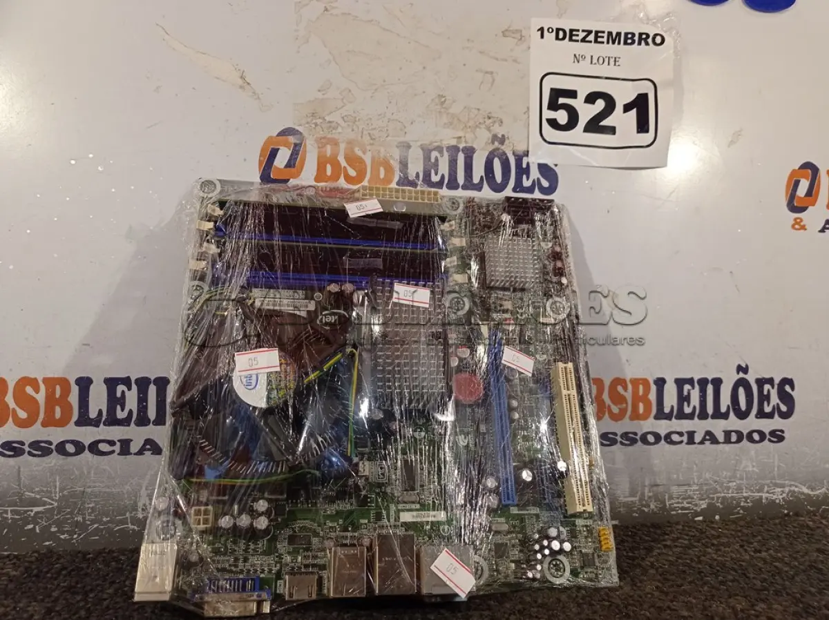 LOTE 521 - 01 PLACA MÃE INTEL DG 43GT, 4GB DE MEMÓRIA E PROCESSADOR CORE2 QUAD. (NO ESTADO) ATENÇÃO! FAZER A VISITAÇÃO ANTES DE ARREMATAR, NÃO SABEMOS SE FUNCIONA. LEILÃO NÃO TEM GARANTIA E NEM DEVOLUÇÃO, SUJEITO A POSSÍVEIS AVARIAS VISÍVEIS/OCULTAS E/OU AUSÊNCIA DE COMPONENTES.