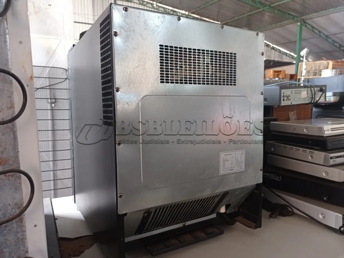 LOTE 275 - 01 FRIGOBAR BOM CHEFF. (NO ESTADO) ATENÇÃO! FAZER A VISITAÇÃO ANTES DE ARREMATAR, NÃO SABEMOS SE FUNCIONA. LEILÃO NÃO TEM GARANTIA E NEM DEVOLUÇÃO, SUJEITO A POSSÍVEIS AVARIAS VISÍVEIS/OCULTAS E/OU AUSÊNCIA DE COMPONENTES.