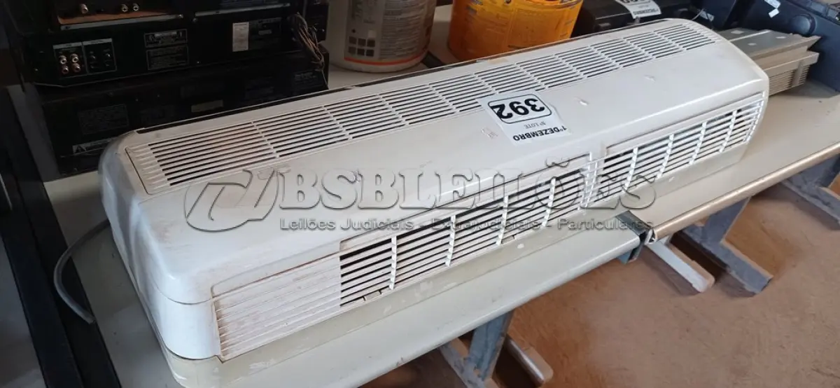LOTE 392 - 01 EVAPORADORA MARCA LG. (NO ESTADO) ATENÇÃO! FAZER A VISITAÇÃO ANTES DE ARREMATAR, NÃO SABEMOS SE FUNCIONA. LEILÃO NÃO TEM GARANTIA E NEM DEVOLUÇÃO, SUJEITO A POSSÍVEIS AVARIAS VISÍVEIS/OCULTAS E/OU AUSÊNCIA DE COMPONENTES.