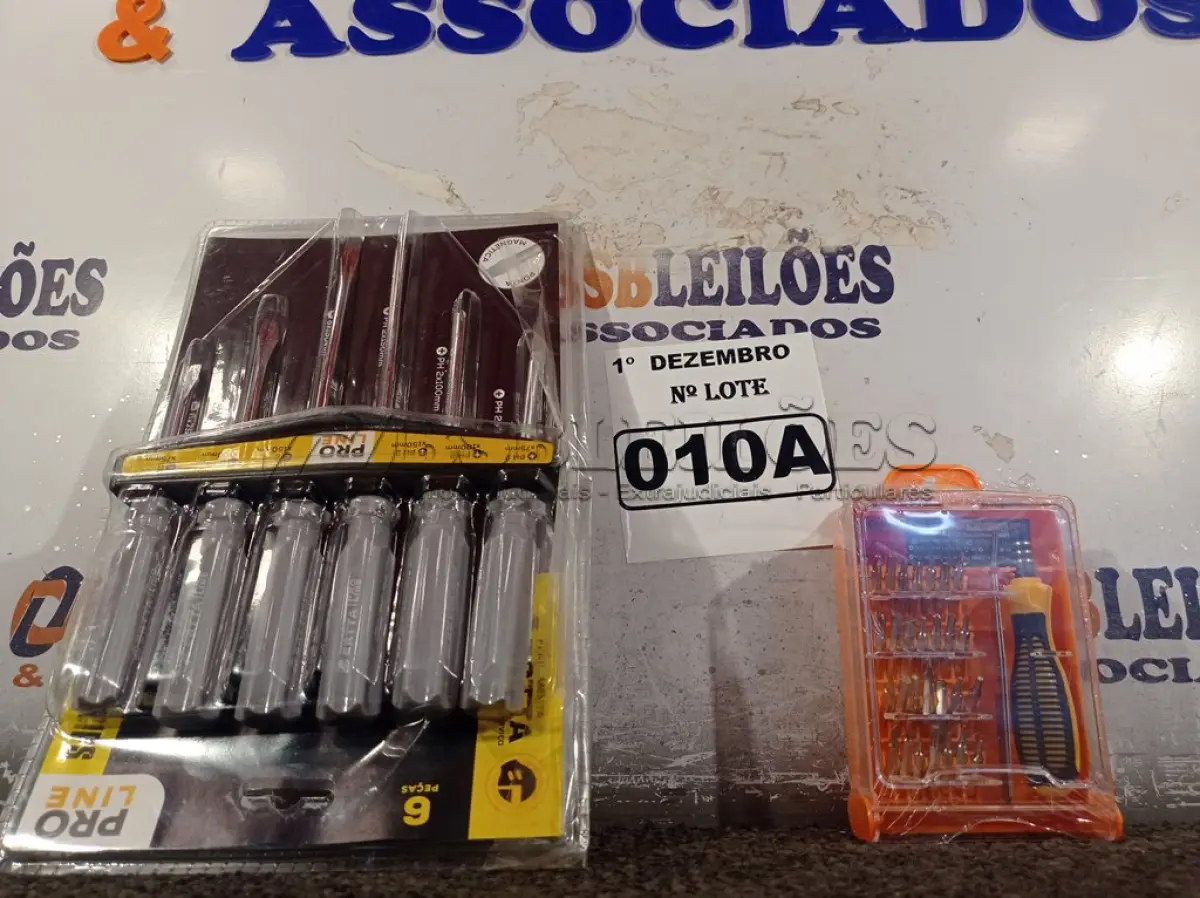LOTE 010 - 01 KIT DE CHAVES FENDA/PHILIPS 06 PEÇAS E 01 KIT DE CHAVES DE PRECISÃO. (NO ESTADO) ATENÇÃO! FAZER A VISITAÇÃO ANTES DE ARREMATAR, NÃO SABEMOS SE FUNCIONA. LEILÃO NÃO TEM GARANTIA E NEM DEVOLUÇÃO, SUJEITO A POSSÍVEIS AVARIAS VISÍVEIS/OCULTAS E/OU AUSÊNCIA DE COMPONENTES.