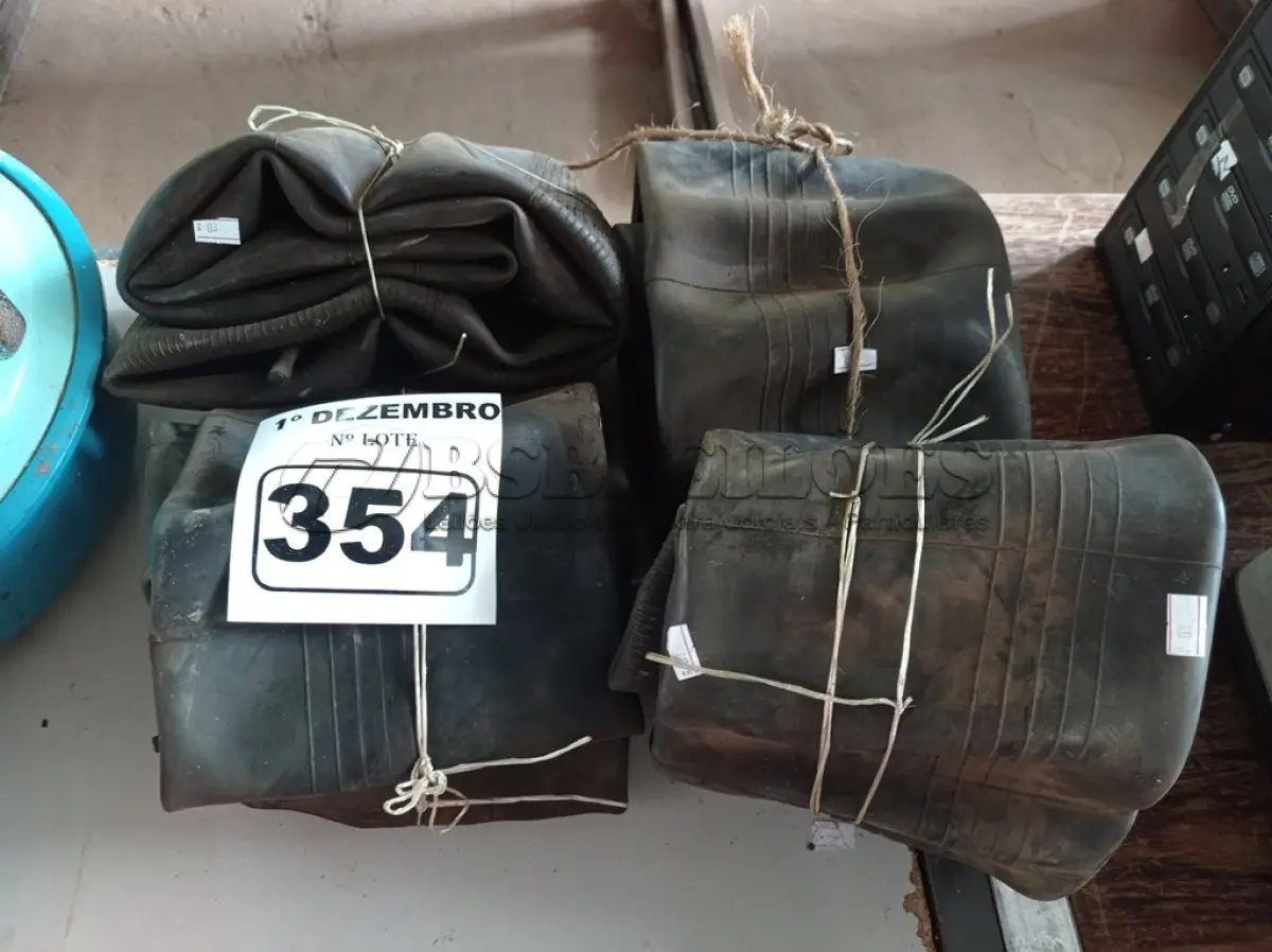 LOTE 354 - 04 CÂMARAS DE AR 28-9X15. (NO ESTADO) ATENÇÃO! FAZER A VISITAÇÃO ANTES DE ARREMATAR, NÃO SABEMOS SE FUNCIONA. LEILÃO NÃO TEM GARANTIA E NEM DEVOLUÇÃO, SUJEITO A POSSÍVEIS AVARIAS VISÍVEIS/OCULTAS E/OU AUSÊNCIA DE COMPONENTES.