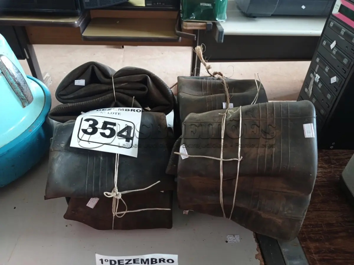 LOTE 354 - 04 CÂMARAS DE AR 28-9X15. (NO ESTADO) ATENÇÃO! FAZER A VISITAÇÃO ANTES DE ARREMATAR, NÃO SABEMOS SE FUNCIONA. LEILÃO NÃO TEM GARANTIA E NEM DEVOLUÇÃO, SUJEITO A POSSÍVEIS AVARIAS VISÍVEIS/OCULTAS E/OU AUSÊNCIA DE COMPONENTES.