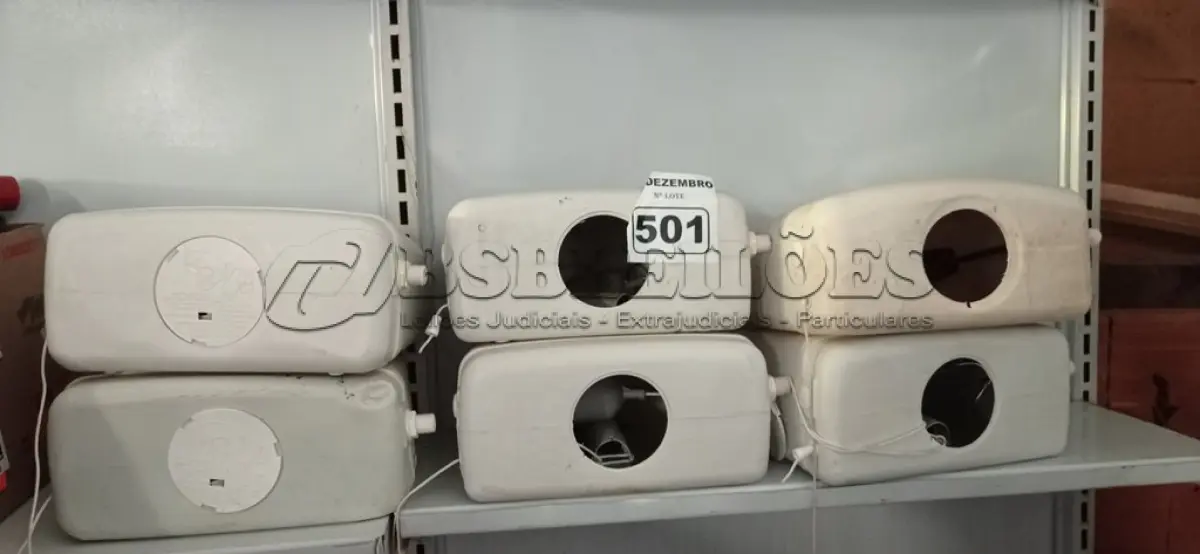 LOTE 501 - 06 CAIXAS DE DESCARGA MARCAS E MODELOS DIVERSOS. (NO ESTADO) ATENÇÃO! FAZER A VISITAÇÃO ANTES DE ARREMATAR, NÃO SABEMOS SE FUNCIONA. LEILÃO NÃO TEM GARANTIA E NEM DEVOLUÇÃO, SUJEITO A POSSÍVEIS AVARIAS VISÍVEIS/OCULTAS E/OU AUSÊNCIA DE COMPONENTES.