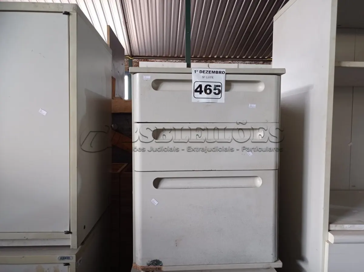 LOTE 465 - 02 GAVETEIROS COM 03 GAVETAS. (NO ESTADO) ATENÇÃO! FAZER A VISITAÇÃO ANTES DE ARREMATAR, NÃO SABEMOS SE FUNCIONA. LEILÃO NÃO TEM GARANTIA E NEM DEVOLUÇÃO, SUJEITO A POSSÍVEIS AVARIAS VISÍVEIS/OCULTAS E/OU AUSÊNCIA DE COMPONENTES.