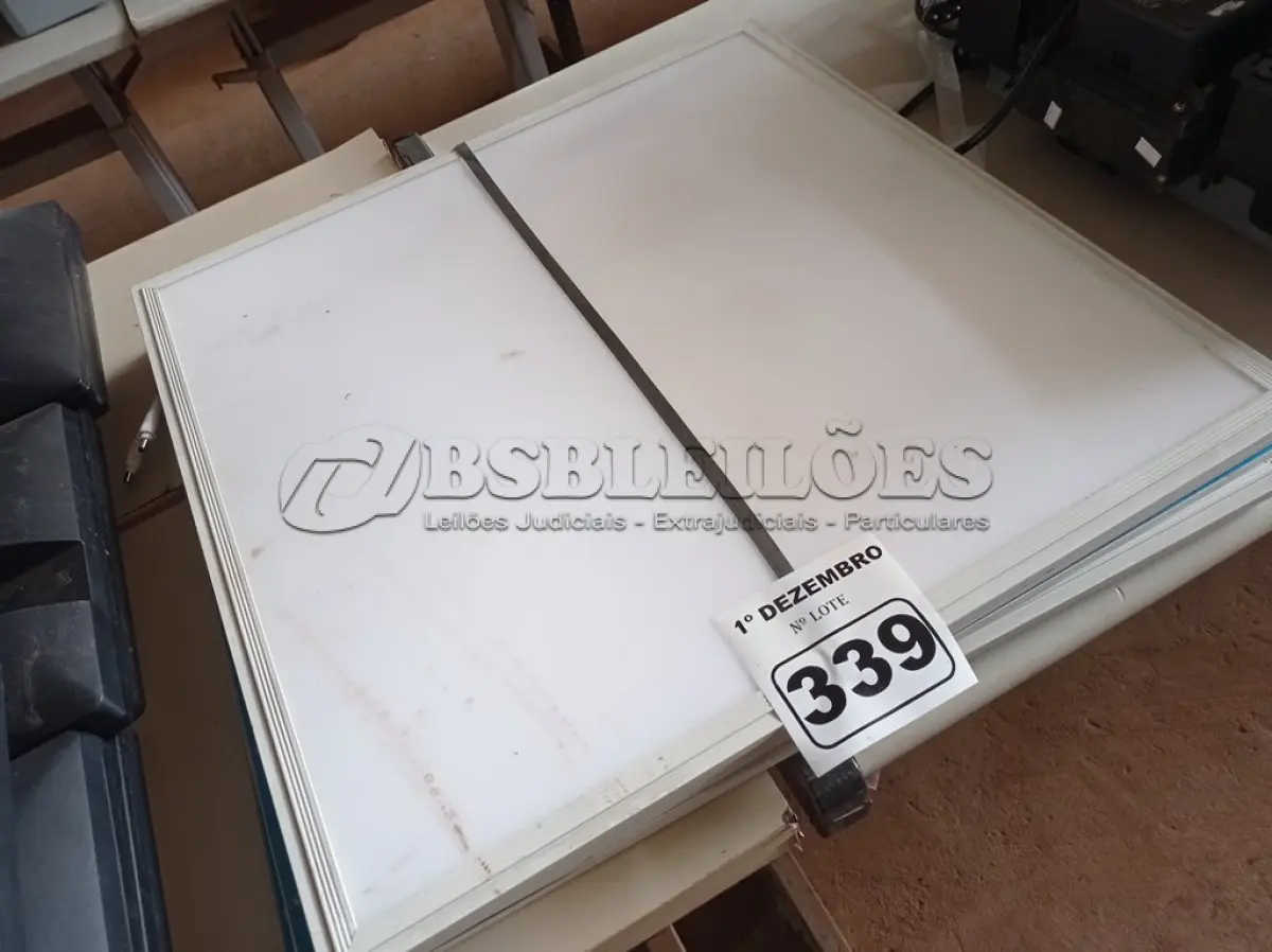 LOTE 339 - 05 PAINÉIS DE LED. (NO ESTADO) ATENÇÃO! FAZER A VISITAÇÃO ANTES DE ARREMATAR, NÃO SABEMOS SE FUNCIONA. LEILÃO NÃO TEM GARANTIA E NEM DEVOLUÇÃO, SUJEITO A POSSÍVEIS AVARIAS VISÍVEIS/OCULTAS E/OU AUSÊNCIA DE COMPONENTES.