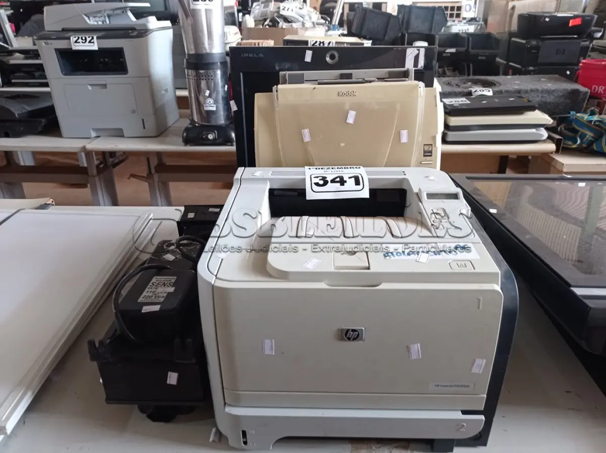 LOTE 341 - 02 IMPRESSORAS, 01 MONITOR, 01 SCANER E 03 AUTOTRANSFORMADORES MARCAS E MODELOS DIVERSOS. (NO ESTADO) ATENÇÃO! FAZER A VISITAÇÃO ANTES DE ARREMATAR, NÃO SABEMOS SE FUNCIONA. LEILÃO NÃO TEM GARANTIA E NEM DEVOLUÇÃO, SUJEITO A POSSÍVEIS AVARIAS VISÍVEIS/OCULTAS E/OU AUSÊNCIA DE COMPONENTES.