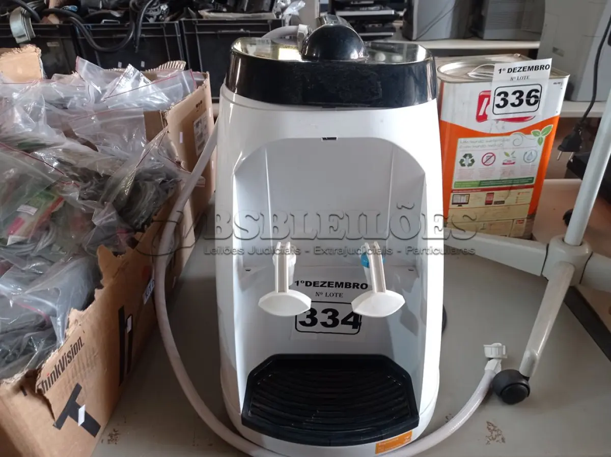 LOTE 334 - 01 PURIFICADOR DE ÁGUA 220V. (NO ESTADO) ATENÇÃO! FAZER A VISITAÇÃO ANTES DE ARREMATAR, NÃO SABEMOS SE FUNCIONA. LEILÃO NÃO TEM GARANTIA E NEM DEVOLUÇÃO, SUJEITO A POSSÍVEIS AVARIAS VISÍVEIS/OCULTAS E/OU AUSÊNCIA DE COMPONENTES.