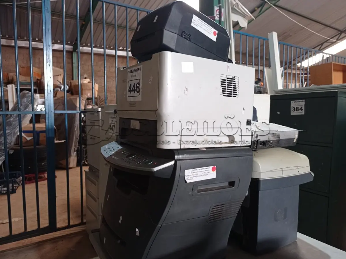 LOTE 446 - 02 PROJETORES MULTIMIDIA E 05 IMPRESSORAS MARCAS E MODELOS DIVERSOS PARA RETIRADA DE PEÇAS. (NO ESTADO) ATENÇÃO! FAZER A VISITAÇÃO ANTES DE ARREMATAR, NÃO SABEMOS SE FUNCIONA. LEILÃO NÃO TEM GARANTIA E NEM DEVOLUÇÃO, SUJEITO A POSSÍVEIS AVARIAS VISÍVEIS/OCULTAS E/OU AUSÊNCIA DE COMPONENTES.