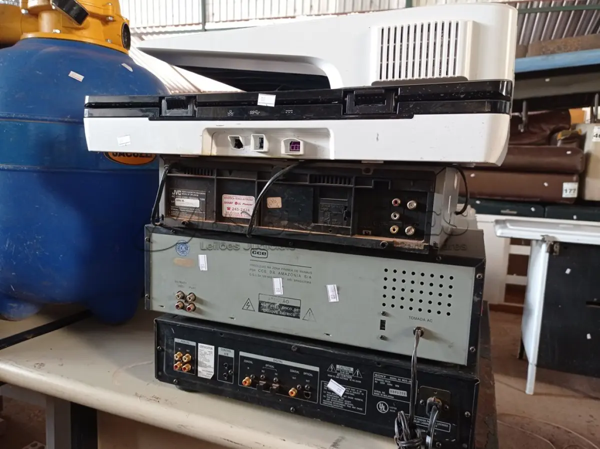 LOTE 437 - 01 MINIDISC DECK MDS-JN940, 01 STÉREO CASSETE DUPLO, 01 VIDEOCASSETE E 01 SCANNER MARCA HP. (NO ESTADO) ATENÇÃO! FAZER A VISITAÇÃO ANTES DE ARREMATAR, NÃO SABEMOS SE FUNCIONA. LEILÃO NÃO TEM GARANTIA E NEM DEVOLUÇÃO, SUJEITO A POSSÍVEIS AVARIAS VISÍVEIS/OCULTAS E/OU AUSÊNCIA DE COMPONENTES.