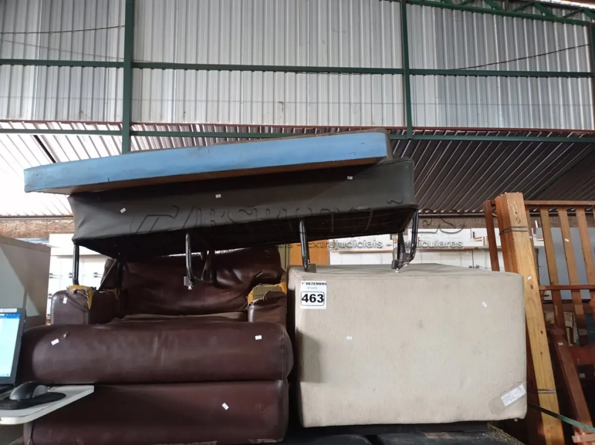 LOTE 463 - 01 BANCO DE KOMBI, 01 POLTRONA, 01 PUFF E 01 MACA PARA MASSAGEM. (NO ESTADO) ATENÇÃO! FAZER A VISITAÇÃO ANTES DE ARREMATAR, NÃO SABEMOS SE FUNCIONA. LEILÃO NÃO TEM GARANTIA E NEM DEVOLUÇÃO, SUJEITO A POSSÍVEIS AVARIAS VISÍVEIS/OCULTAS E/OU AUSÊNCIA DE COMPONENTES.