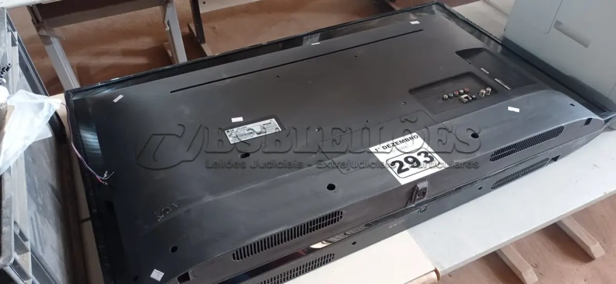 LOTE 293 - 02 TV’S MARCAS E MODELOS DIVERSOS PARA RETIRADA DE PEÇAS. (NO ESTADO) ATENÇÃO! FAZER A VISITAÇÃO ANTES DE ARREMATAR, NÃO SABEMOS SE FUNCIONA. LEILÃO NÃO TEM GARANTIA E NEM DEVOLUÇÃO, SUJEITO A POSSÍVEIS AVARIAS VISÍVEIS/OCULTAS E/OU AUSÊNCIA DE COMPONENTES.