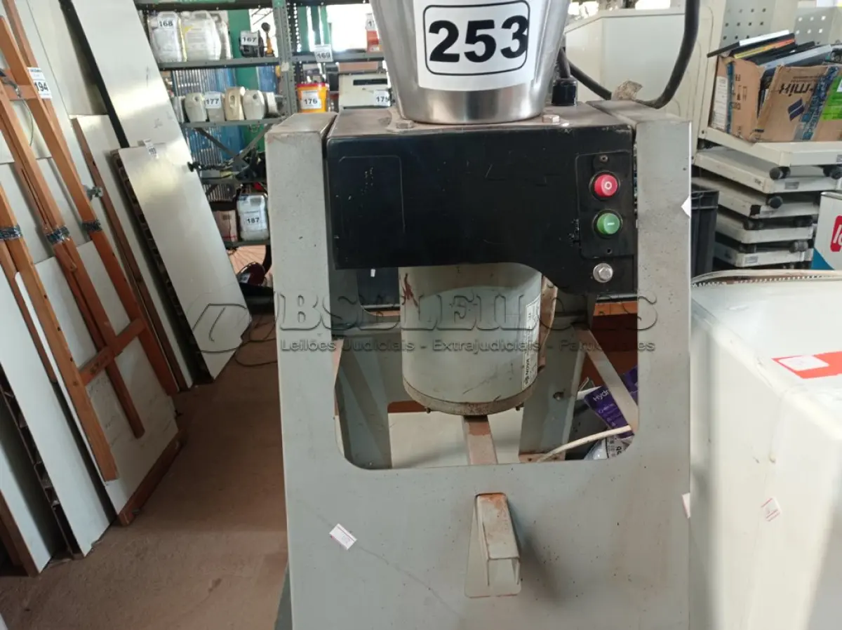 LOTE 253