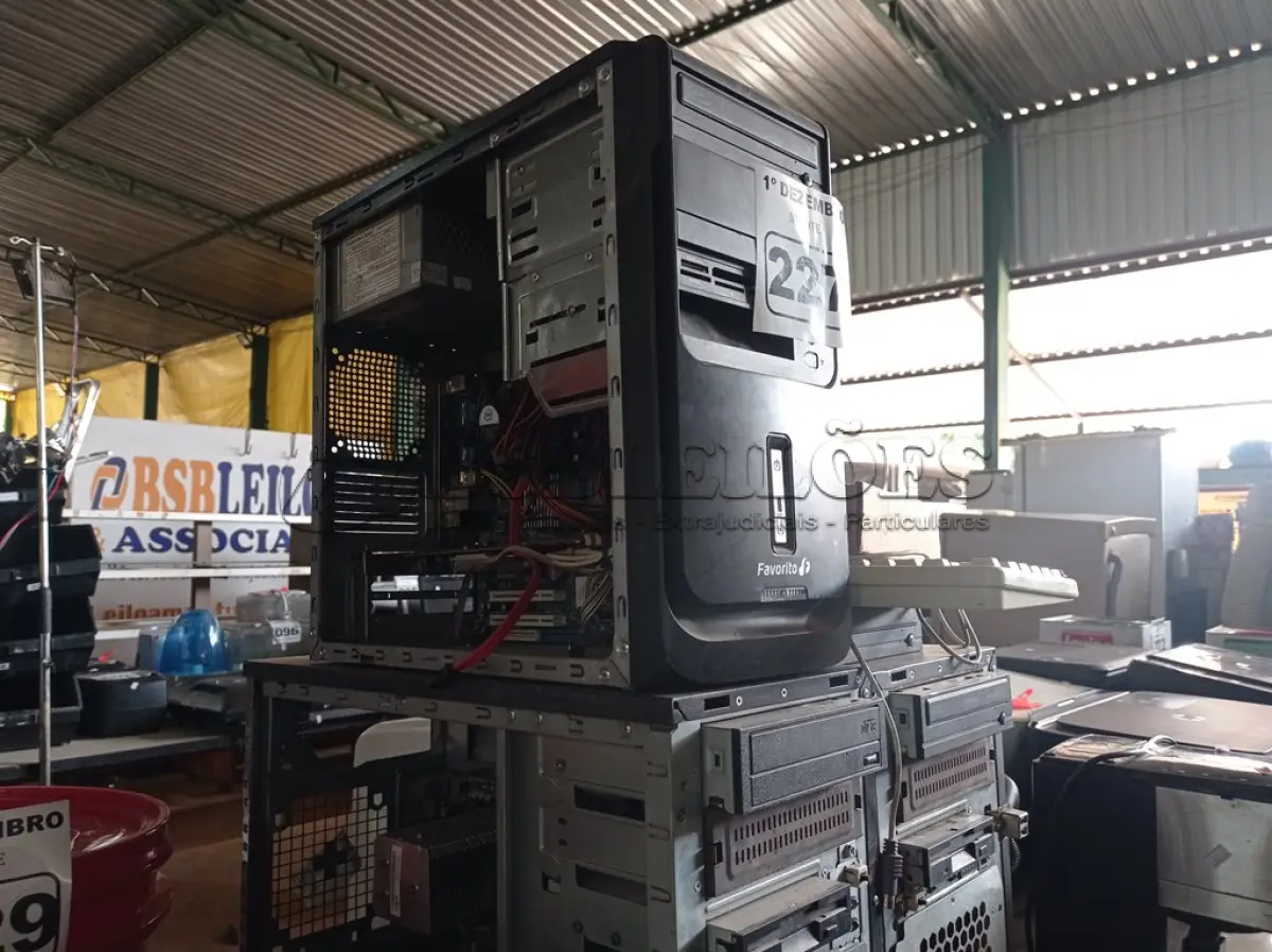 LOTE 227 - 03 CPU’S E VÁRIAS MEMORIAS PARA PC MARCAS E MODELOS DIVERSOS. (NO ESTADO) ATENÇÃO! FAZER A VISITAÇÃO ANTES DE ARREMATAR, NÃO SABEMOS SE FUNCIONA. LEILÃO NÃO TEM GARANTIA E NEM DEVOLUÇÃO, SUJEITO A POSSÍVEIS AVARIAS VISÍVEIS/OCULTAS E/OU AUSÊNCIA DE COMPONENTES.