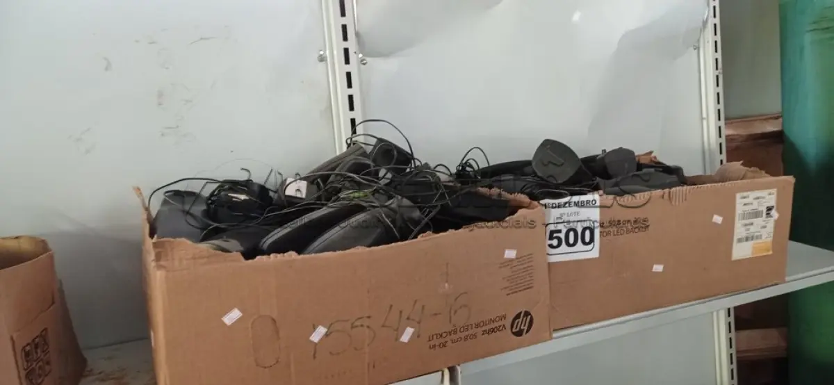 LOTE 500 - 01 LOTE COM VÁRIAS CAIXINHAS DE SOM PARA PC. (NO ESTADO) ATENÇÃO! FAZER A VISITAÇÃO ANTES DE ARREMATAR, NÃO SABEMOS SE FUNCIONA. LEILÃO NÃO TEM GARANTIA E NEM DEVOLUÇÃO, SUJEITO A POSSÍVEIS AVARIAS VISÍVEIS/OCULTAS E/OU AUSÊNCIA DE COMPONENTES.