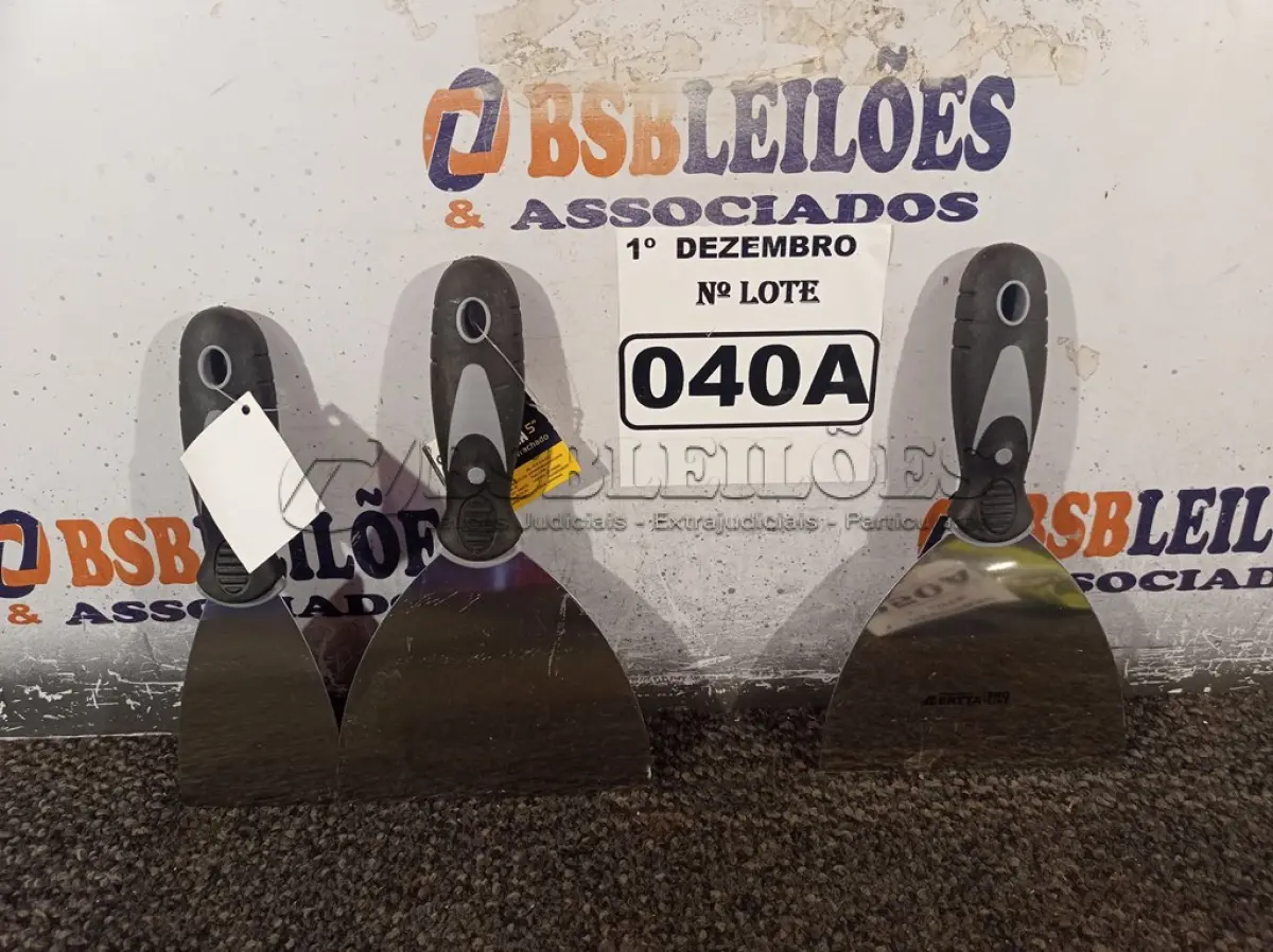 LOTE 040 - 03 ESPÁTULAS. (NO ESTADO) ATENÇÃO! FAZER A VISITAÇÃO ANTES DE ARREMATAR, NÃO SABEMOS SE FUNCIONA. LEILÃO NÃO TEM GARANTIA E NEM DEVOLUÇÃO, SUJEITO A POSSÍVEIS AVARIAS VISÍVEIS/OCULTAS E/OU AUSÊNCIA DE COMPONENTES.