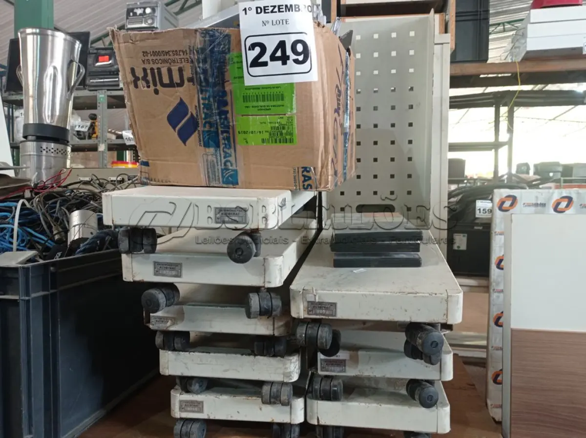 LOTE 249 - 01 LOTE COM VÁRIOS SUPORTES PARA CPU E DVD’S DIVERSOS. (NO ESTADO) ATENÇÃO! FAZER A VISITAÇÃO ANTES DE ARREMATAR, NÃO SABEMOS SE FUNCIONA. LEILÃO NÃO TEM GARANTIA E NEM DEVOLUÇÃO, SUJEITO A POSSÍVEIS AVARIAS VISÍVEIS/OCULTAS E/OU AUSÊNCIA DE COMPONENTES.