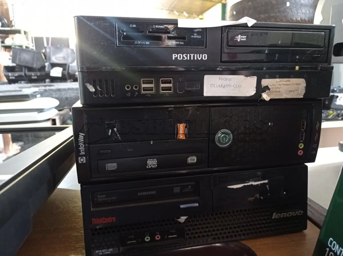 LOTE 343 - 03 CPU’S MARCAS E MODELOS DIVERSOS. (NO ESTADO) ATENÇÃO! FAZER A VISITAÇÃO ANTES DE ARREMATAR, NÃO SABEMOS SE FUNCIONA. LEILÃO NÃO TEM GARANTIA E NEM DEVOLUÇÃO, SUJEITO A POSSÍVEIS AVARIAS VISÍVEIS/OCULTAS E/OU AUSÊNCIA DE COMPONENTES.