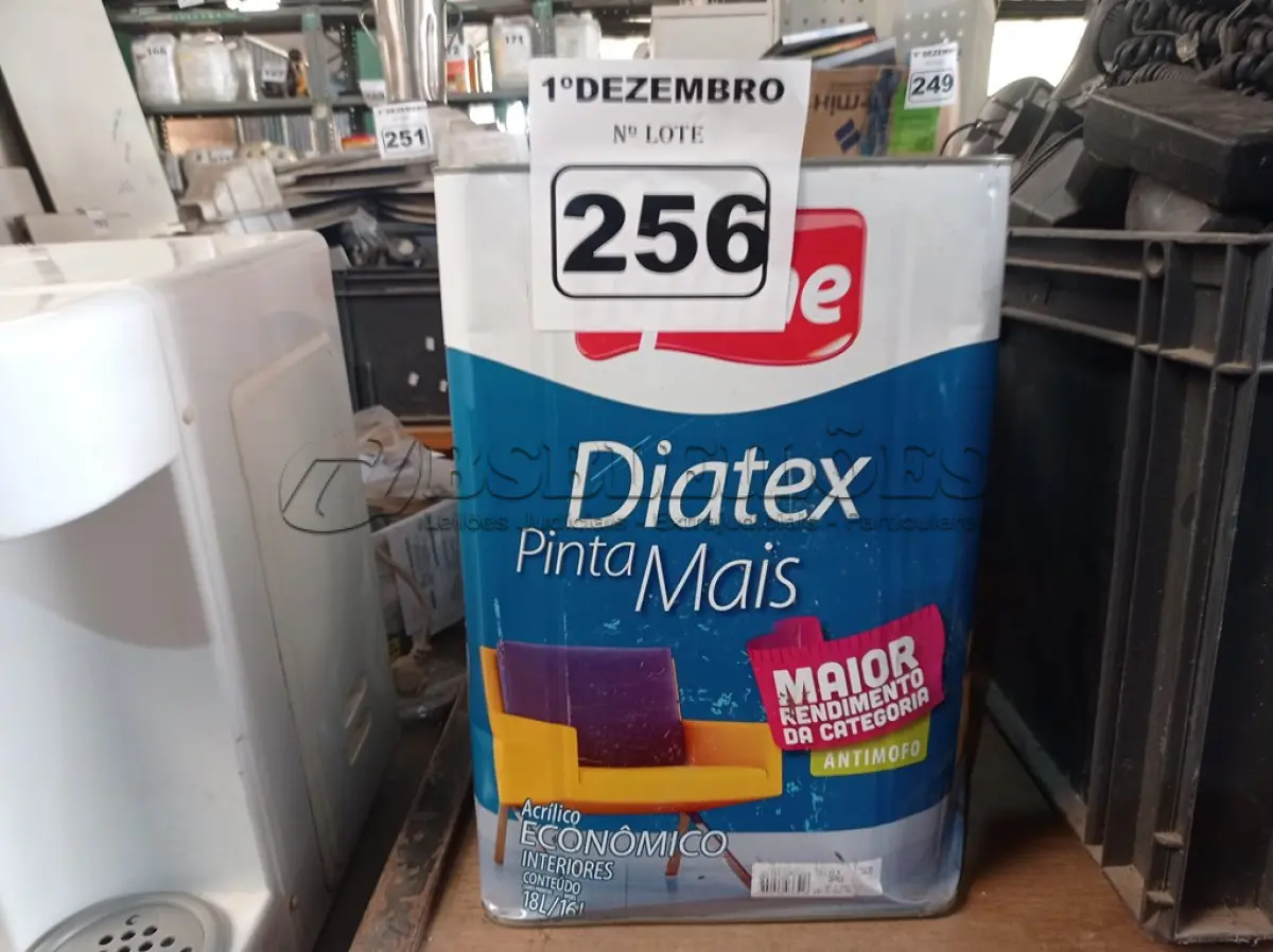 LOTE 256 - 01 LATA DE TINTA IQUINE DIATEX PINTA MAIS 18L FOSCO BASE “P”. (NO ESTADO) ATENÇÃO! FAZER A VISITAÇÃO ANTES DE ARREMATAR, NÃO SABEMOS SE FUNCIONA. LEILÃO NÃO TEM GARANTIA E NEM DEVOLUÇÃO, SUJEITO A POSSÍVEIS AVARIAS VISÍVEIS/OCULTAS E/OU AUSÊNCIA DE COMPONENTES.