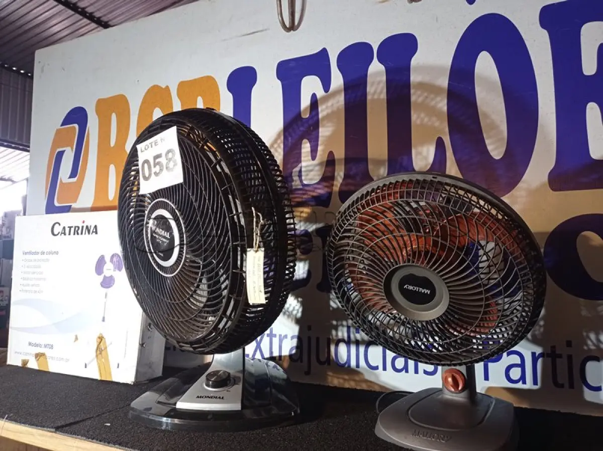 LOTE 058 - 03 – VENTILADORES DIVERSOS (NO ESTADO, NÃO SABEMOS SE FUNCIONA. LEILÃO NÃO TEM GARANTIA E NEM DEVOLUÇÃO, SUJEITO A POSSÍVEIS AVARIAS VISÍVEIS/OCULTAS E/OU AUSÊNCIA DE COMPONENTES)