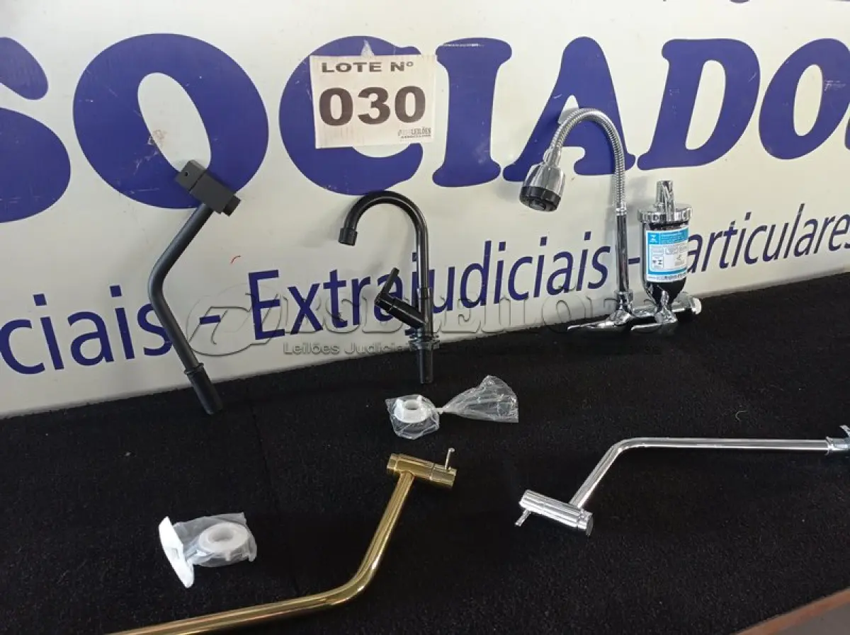LOTE 030 - 05 – TORNEIRAS DIVERSAS (NO ESTADO, NÃO SABEMOS SE FUNCIONA. LEILÃO NÃO TEM GARANTIA E NEM DEVOLUÇÃO, SUJEITO A POSSÍVEIS AVARIAS VISÍVEIS/OCULTAS E/OU AUSÊNCIA DE COMPONENTES)