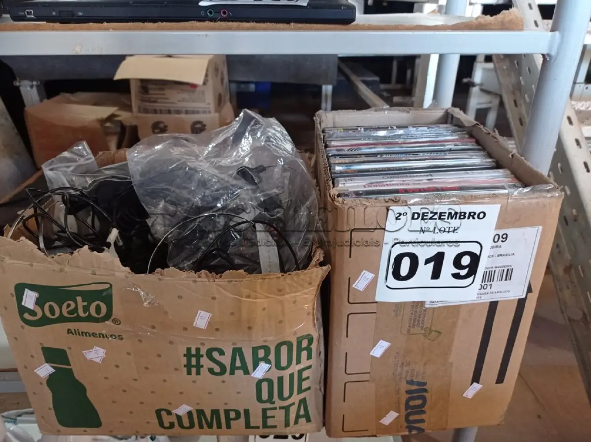 LOTE 019 - 01 LOTE COM VÁRIOS FONES HEADSET E DVD’S DE TÍTULOS DIVERSOS. (NO ESTADO) ATENÇÃO! FAZER A VISITAÇÃO ANTES DE ARREMATAR, NÃO SABEMOS SE FUNCIONA. LEILÃO NÃO TEM GARANTIA E NEM DEVOLUÇÃO, SUJEITO A POSSÍVEIS AVARIAS VISÍVEIS/OCULTAS E/OU AUSÊNCIA DE COMPONENTES.
