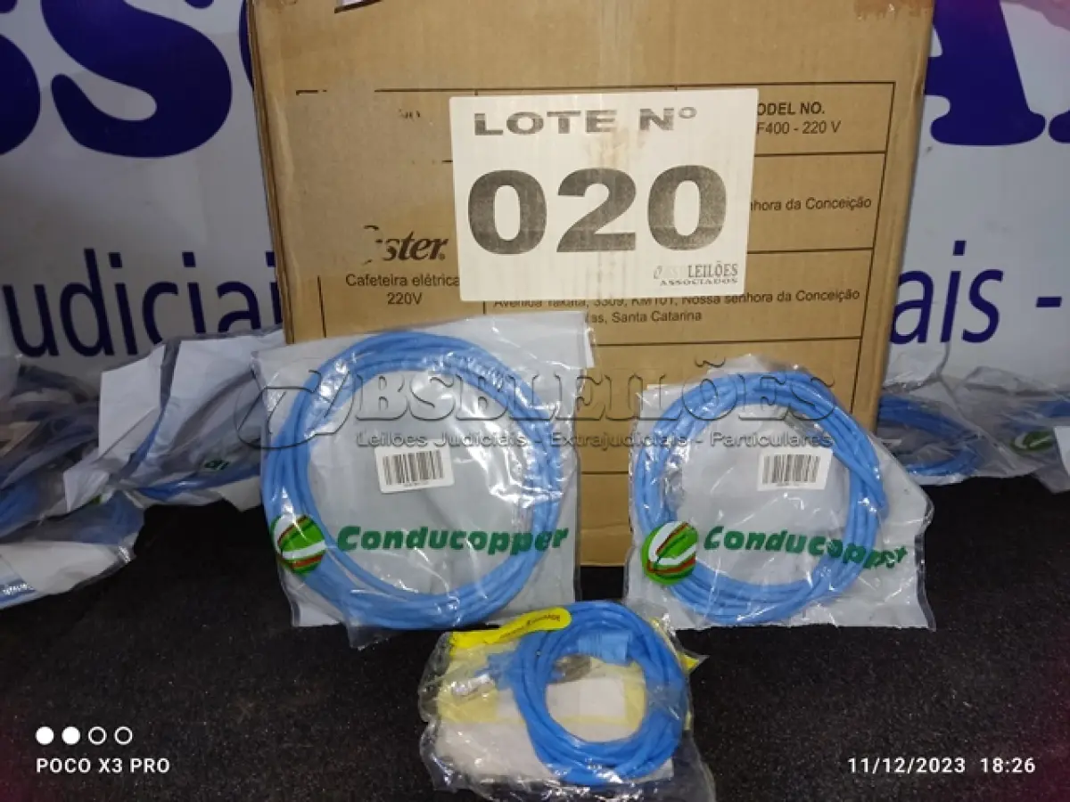 LOTE 020 - 55 - CABOS DE REDES (APROXIMADAMENTE.) (NO ESTADO, NÃO SABEMOS SE FUNCIONA. LEILÃO NÃO TEM GARANTIA E NEM DEVOLUÇÃO, SUJEITO A POSSÍVEIS AVARIAS VISÍVEIS/OCULTAS E/OU AUSÊNCIA DE COMPONENTES)