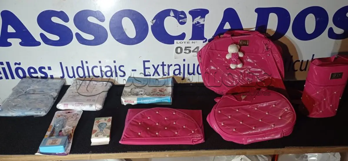 LOTE 054 - 30 – ITENS DE ENXOVAL DE BEBE (APROXIMADAMENTE) (NO ESTADO, NÃO SABEMOS SE FUNCIONA. LEILÃO NÃO TEM GARANTIA E NEM DEVOLUÇÃO, SUJEITO A POSSÍVEIS AVARIAS VISÍVEIS/OCULTAS E/OU AUSÊNCIA DE COMPONENTES)