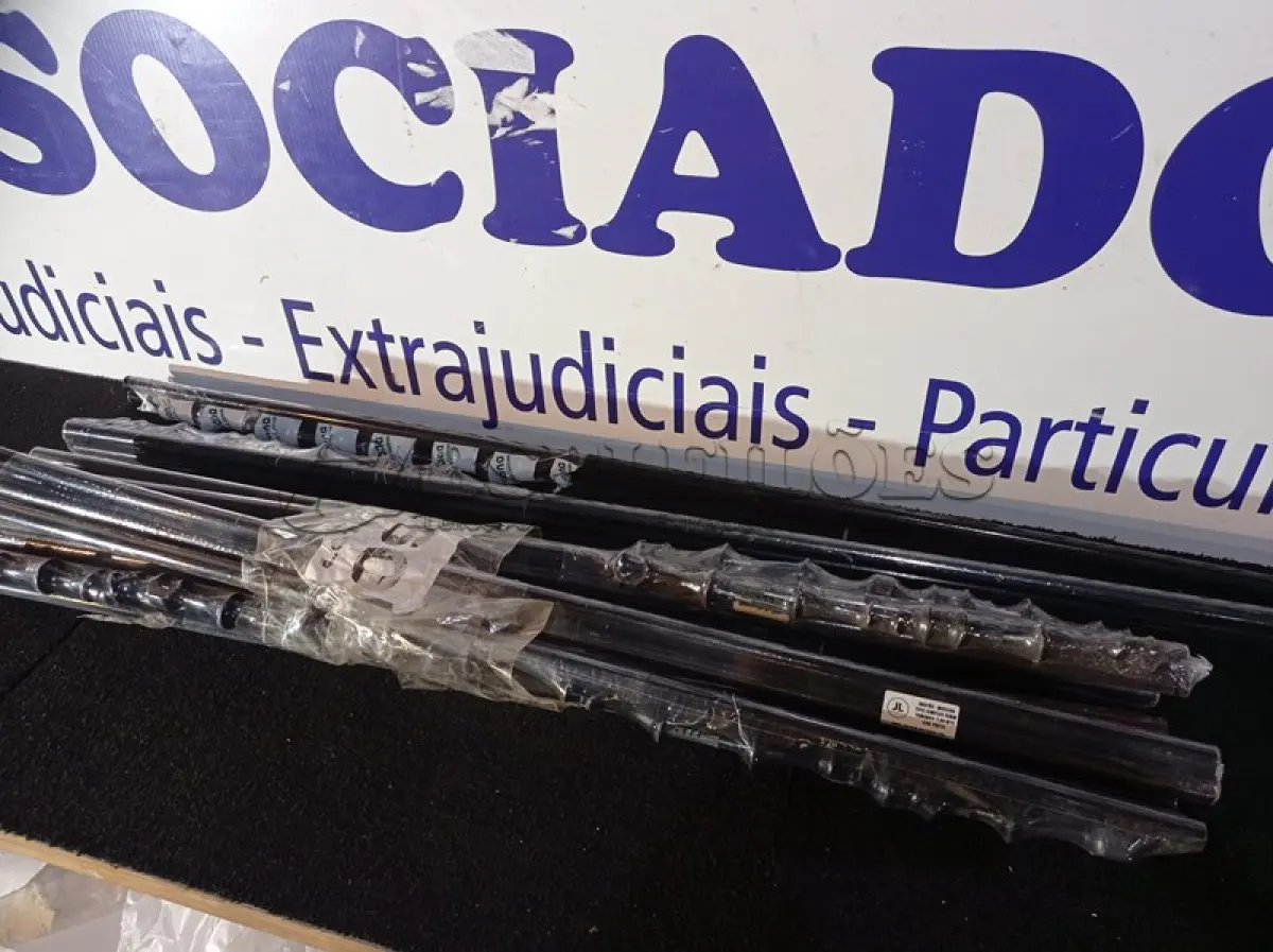 LOTE 095 - 09 - KITS VARÃO PARA CORTINA (NO ESTADO, NÃO SABEMOS SE FUNCIONA. LEILÃO NÃO TEM GARANTIA E NEM DEVOLUÇÃO, SUJEITO A POSSÍVEIS AVARIAS VISÍVEIS/OCULTAS E/OU AUSÊNCIA DE COMPONENTES)