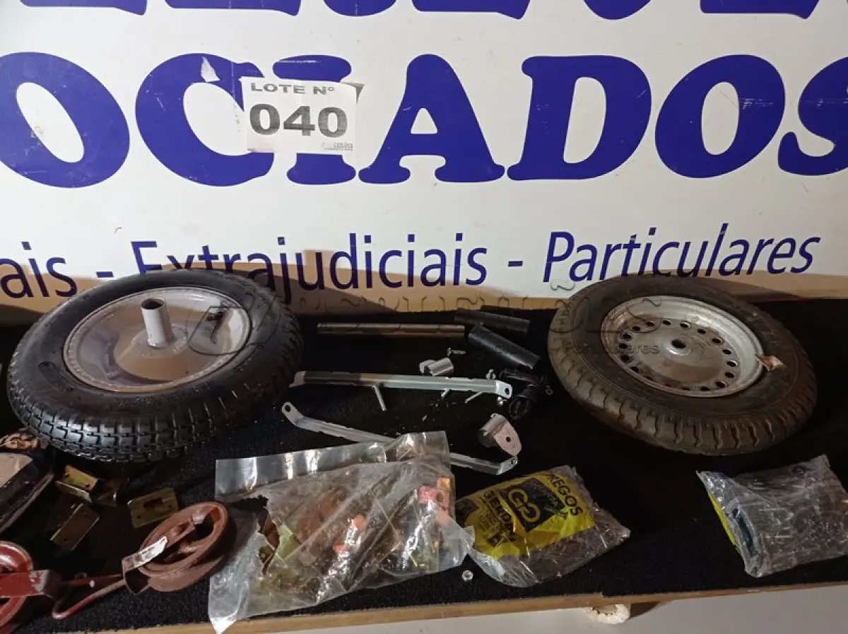LOTE 040 - 41 – ITENS PARA FERRAGISTA (APROXIMADAMENTE) (NO ESTADO, NÃO SABEMOS SE FUNCIONA. LEILÃO NÃO TEM GARANTIA E NEM DEVOLUÇÃO, SUJEITO A POSSÍVEIS AVARIAS VISÍVEIS/OCULTAS E/OU AUSÊNCIA DE COMPONENTES)