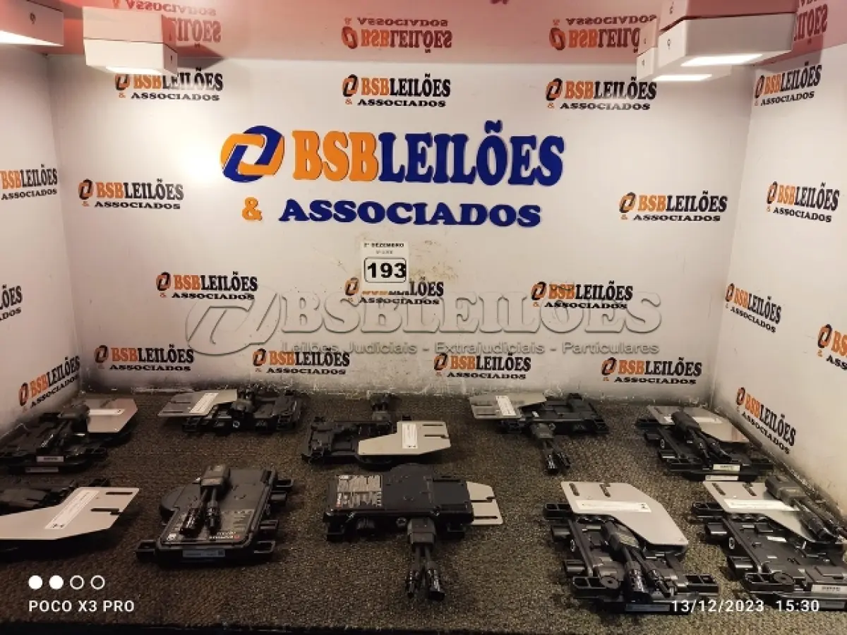 LOTE 193 - 05 MICRO INVERSORES ENPHASE IQ7AM-72-2-US.(NOVO) (NO ESTADO) ATENÇÃO! FAZER A VISITAÇÃO ANTES DE ARREMATAR, NÃO SABEMOS SE FUNCIONA. LEILÃO NÃO TEM GARANTIA E NEM DEVOLUÇÃO, SUJEITO A POSSÍVEIS AVARIAS VISÍVEIS/OCULTAS E/OU AUSÊNCIA DE COMPONENTES.