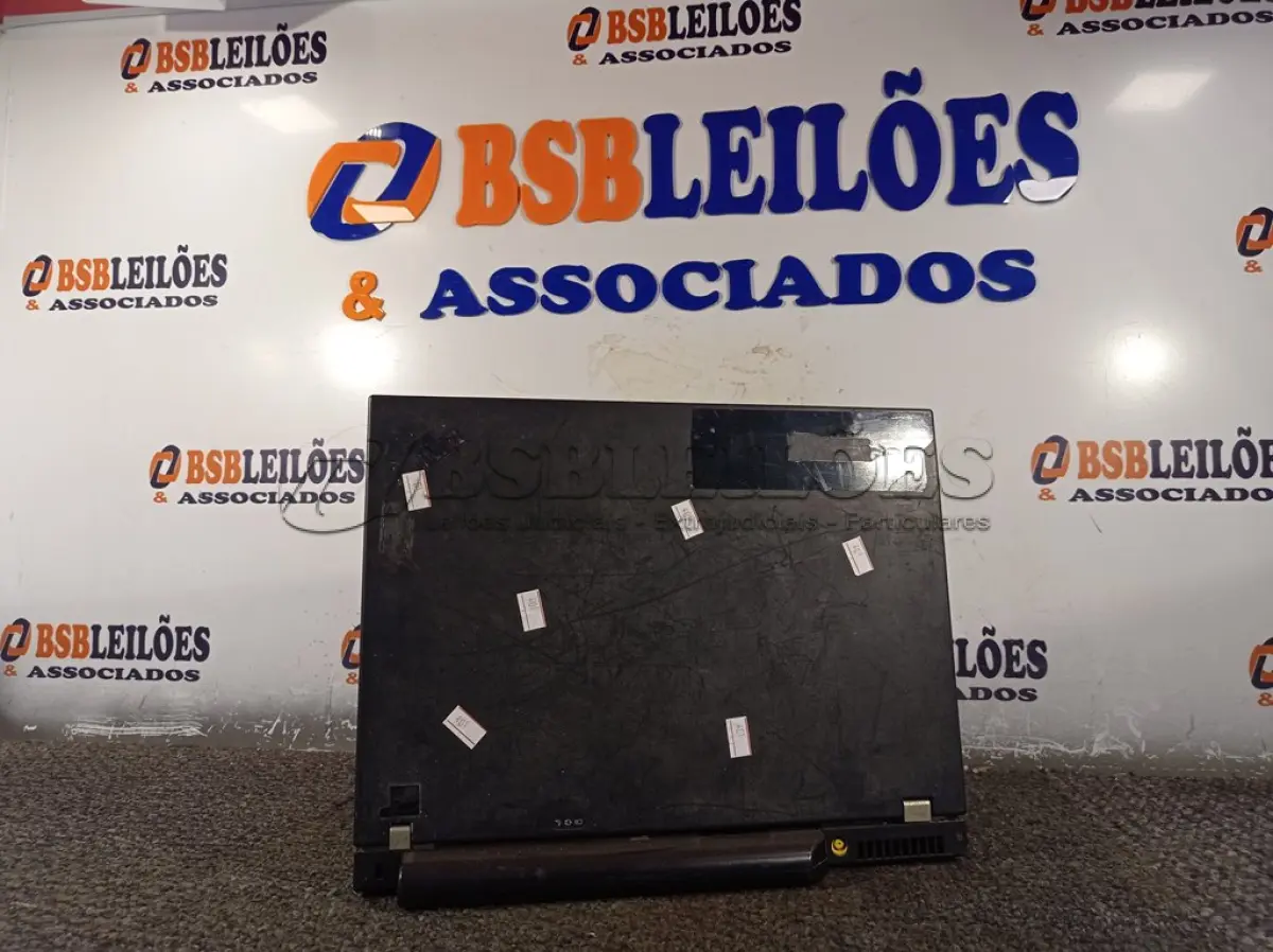 LOTE 017 - 01 NOTEBOOK MARCA LENOVO. (NO ESTADO) ATENÇÃO! FAZER A VISITAÇÃO ANTES DE ARREMATAR, NÃO SABEMOS SE FUNCIONA. LEILÃO NÃO TEM GARANTIA E NEM DEVOLUÇÃO, SUJEITO A POSSÍVEIS AVARIAS VISÍVEIS/OCULTAS E/OU AUSÊNCIA DE COMPONENTES.
