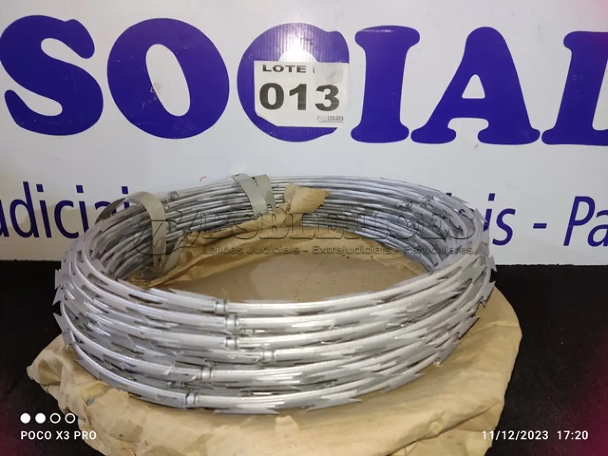 LOTE 013 - 01 – CONCERTINA (NO ESTADO, NÃO SABEMOS SE FUNCIONA. LEILÃO NÃO TEM GARANTIA E NEM DEVOLUÇÃO, SUJEITO A POSSÍVEIS AVARIAS VISÍVEIS/OCULTAS E/OU AUSÊNCIA DE COMPONENTES)