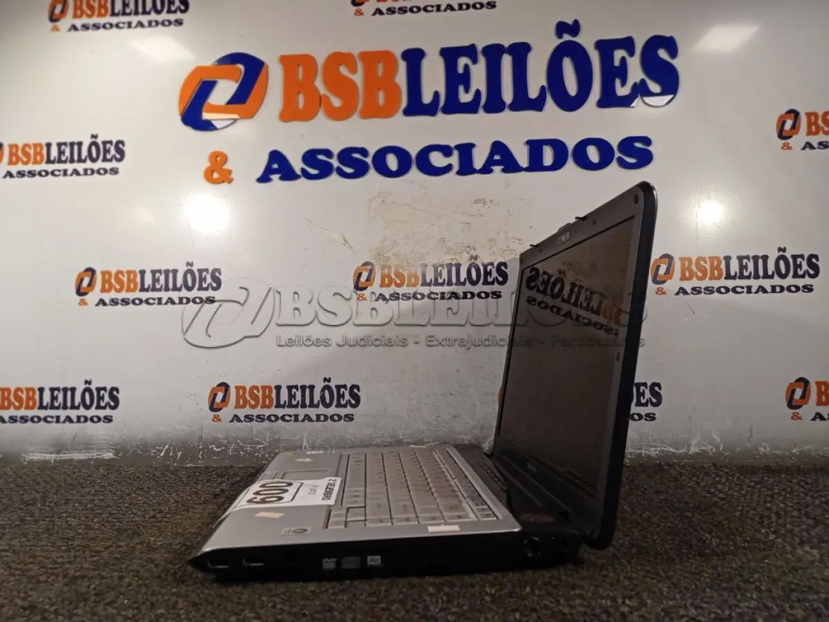 LOTE 009 - 01 NOTEBOOK MARCA TOSHIBA. (NO ESTADO) ATENÇÃO! FAZER A VISITAÇÃO ANTES DE ARREMATAR, NÃO SABEMOS SE FUNCIONA. LEILÃO NÃO TEM GARANTIA E NEM DEVOLUÇÃO, SUJEITO A POSSÍVEIS AVARIAS VISÍVEIS/OCULTAS E/OU AUSÊNCIA DE COMPONENTES.
