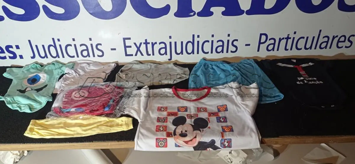 LOTE 052 - 30 – ITENS DE ENXOVAL INFANTIL (APROXIMADAMENTE) (NO ESTADO, NÃO SABEMOS SE FUNCIONA. LEILÃO NÃO TEM GARANTIA E NEM DEVOLUÇÃO, SUJEITO A POSSÍVEIS AVARIAS VISÍVEIS/OCULTAS E/OU AUSÊNCIA DE COMPONENTES)