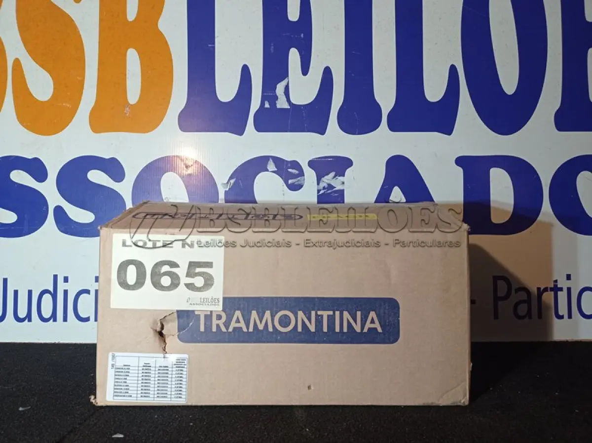 LOTE 065 - 01 - JOGO DE PANELA TRAMONTINA 15 PEÇAS (NO ESTADO, NÃO SABEMOS SE FUNCIONA. LEILÃO NÃO TEM GARANTIA E NEM DEVOLUÇÃO, SUJEITO A POSSÍVEIS AVARIAS VISÍVEIS/OCULTAS E/OU AUSÊNCIA DE COMPONENTES)