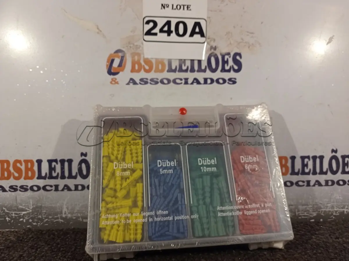 LOTE 240 - 01 KIT DE BROCAS DIVERSAS. (NO ESTADO) ATENÇÃO! FAZER A VISITAÇÃO ANTES DE ARREMATAR, NÃO SABEMOS SE FUNCIONA. LEILÃO NÃO TEM GARANTIA E NEM DEVOLUÇÃO, SUJEITO A POSSÍVEIS AVARIAS VISÍVEIS/OCULTAS E/OU AUSÊNCIA DE COMPONENTES.