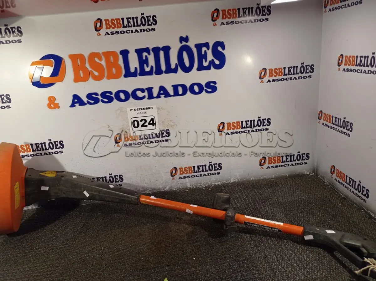 LOTE 024 - 01 CORTADOR DE GRAMA ELÉTRICO. (NO ESTADO) ATENÇÃO! FAZER A VISITAÇÃO ANTES DE ARREMATAR, NÃO SABEMOS SE FUNCIONA. LEILÃO NÃO TEM GARANTIA E NEM DEVOLUÇÃO, SUJEITO A POSSÍVEIS AVARIAS VISÍVEIS/OCULTAS E/OU AUSÊNCIA DE COMPONENTES.
