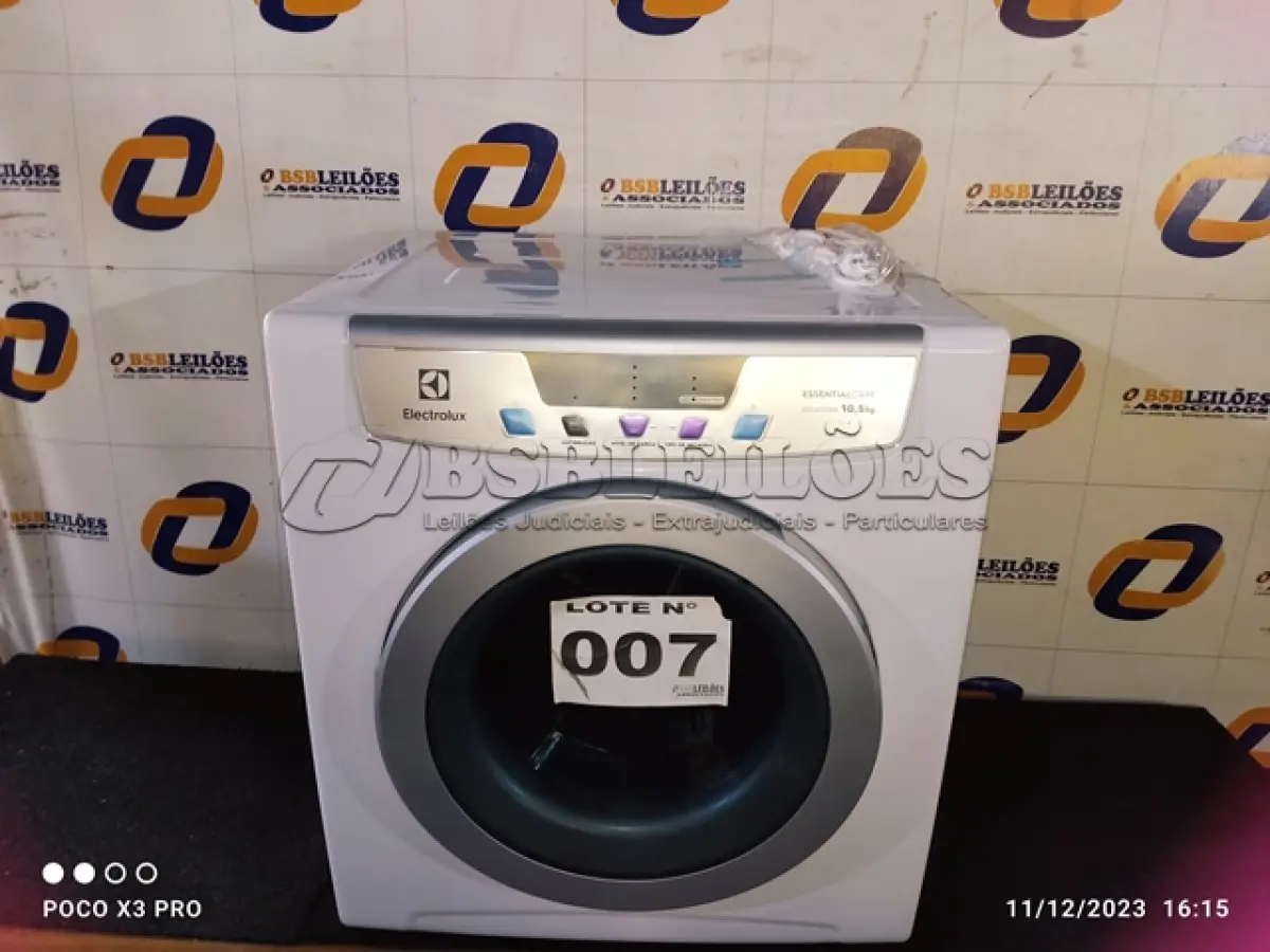 LOTE 007 - 01 - SECADORA DE ROUPAS ELECTROLUX SVP11 COMPACTA TURBO 10,5KG - 220V (NO ESTADO, NÃO SABEMOS SE FUNCIONA. LEILÃO NÃO TEM GARANTIA E NEM DEVOLUÇÃO, SUJEITO A POSSÍVEIS AVARIAS VISÍVEIS/OCULTAS E/OU AUSÊNCIA DE COMPONENTES)