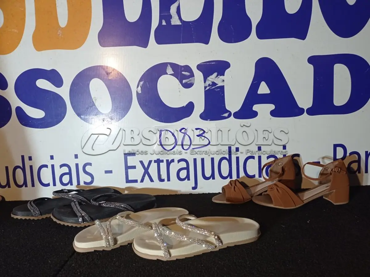 LOTE 083 - 03 – PARES DE CALÇADOS FEMININOS Nº 38 (NO ESTADO, NÃO SABEMOS SE FUNCIONA. LEILÃO NÃO TEM GARANTIA E NEM DEVOLUÇÃO, SUJEITO A POSSÍVEIS AVARIAS VISÍVEIS/OCULTAS E/OU AUSÊNCIA DE COMPONENTES)