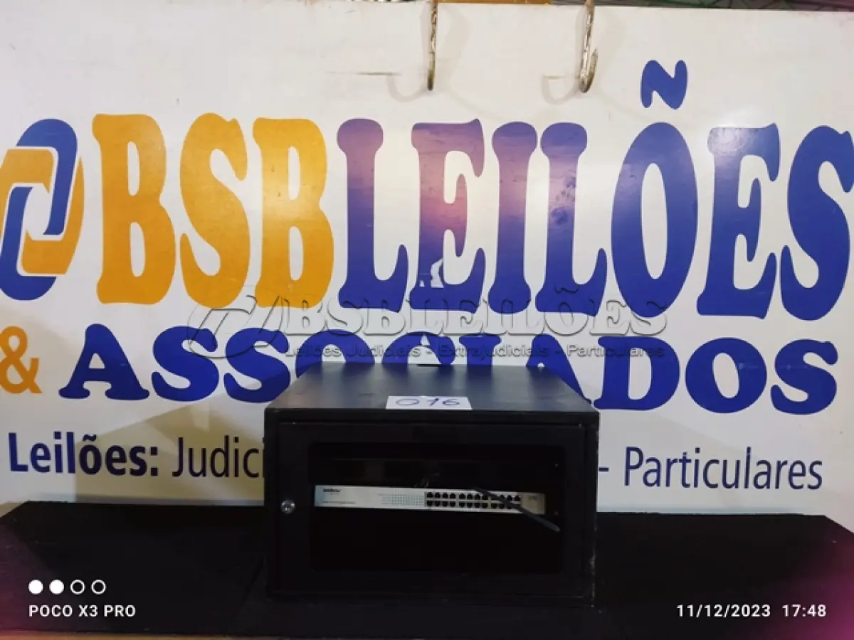 LOTE 016 - 01 – RACK COM SWITCH INTELBRAS 24 PORTAS (NO ESTADO, NÃO SABEMOS SE FUNCIONA. LEILÃO NÃO TEM GARANTIA E NEM DEVOLUÇÃO, SUJEITO A POSSÍVEIS AVARIAS VISÍVEIS/OCULTAS E/OU AUSÊNCIA DE COMPONENTES)