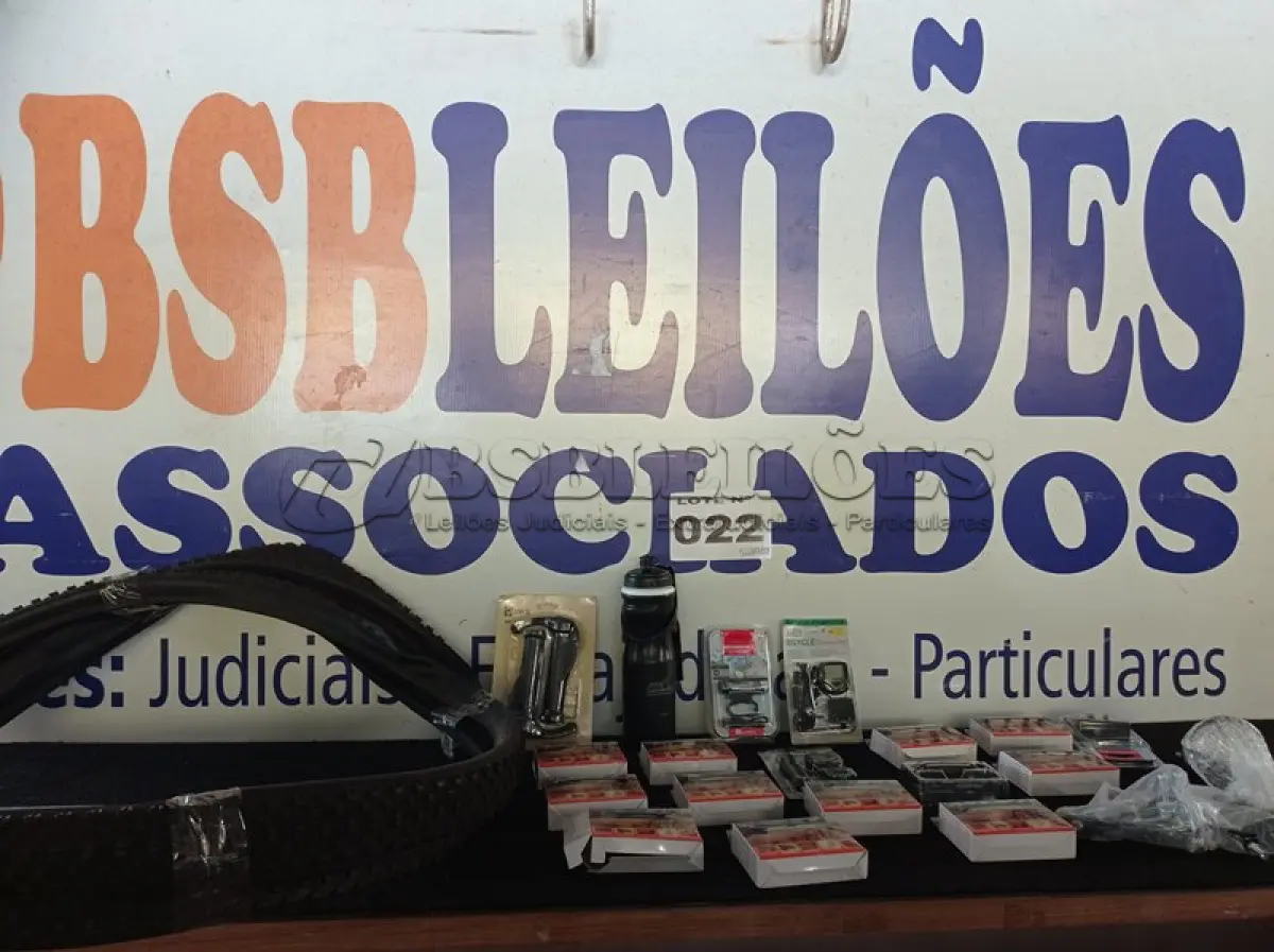 LOTE 022 - 22 – ITENS PARA BICICLETAS(APROXIMADAMENTE) (NO ESTADO, NÃO SABEMOS SE FUNCIONA. LEILÃO NÃO TEM GARANTIA E NEM DEVOLUÇÃO, SUJEITO A POSSÍVEIS AVARIAS VISÍVEIS/OCULTAS E/OU AUSÊNCIA DE COMPONENTES)