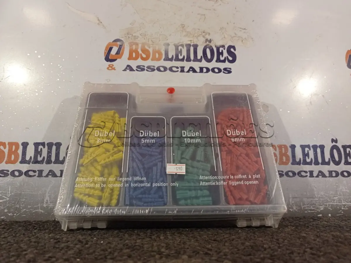 LOTE 140 - 01 KIT DE BROCAS DIVERSAS. (NO ESTADO) ATENÇÃO! FAZER A VISITAÇÃO ANTES DE ARREMATAR, NÃO SABEMOS SE FUNCIONA. LEILÃO NÃO TEM GARANTIA E NEM DEVOLUÇÃO, SUJEITO A POSSÍVEIS AVARIAS VISÍVEIS/OCULTAS E/OU AUSÊNCIA DE COMPONENTES.