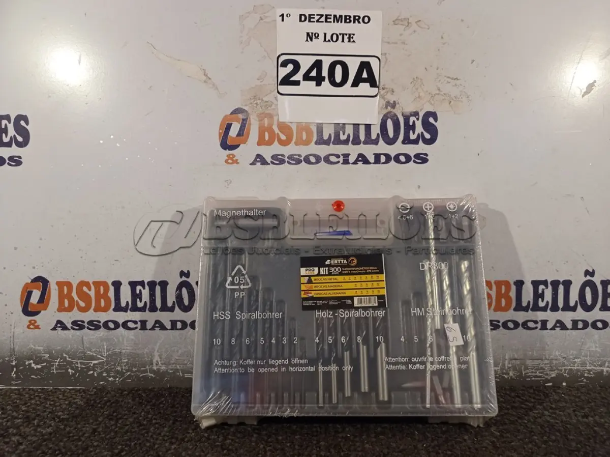 LOTE 240 - 01 KIT DE BROCAS DIVERSAS. (NO ESTADO) ATENÇÃO! FAZER A VISITAÇÃO ANTES DE ARREMATAR, NÃO SABEMOS SE FUNCIONA. LEILÃO NÃO TEM GARANTIA E NEM DEVOLUÇÃO, SUJEITO A POSSÍVEIS AVARIAS VISÍVEIS/OCULTAS E/OU AUSÊNCIA DE COMPONENTES.